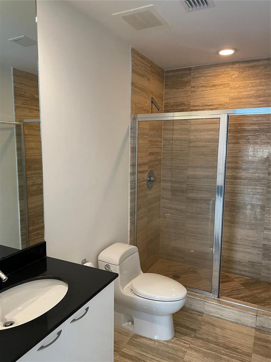 Ver detalles 502 3 / 1979 sq. ft. $ 2026-05-11 0 foto