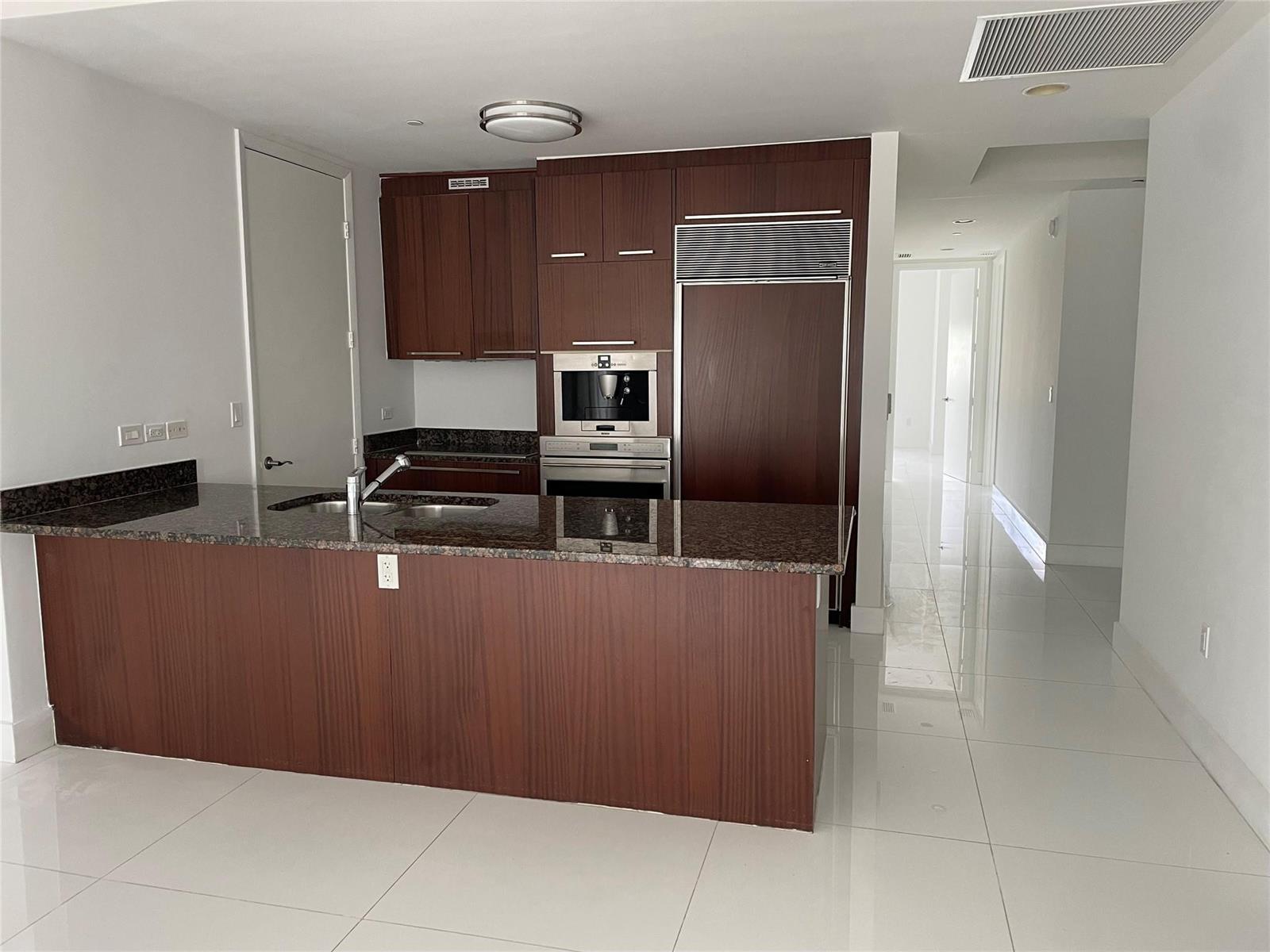 Ver detalles 502 3 / 1979 sq. ft. $ 2026-05-11 0 foto