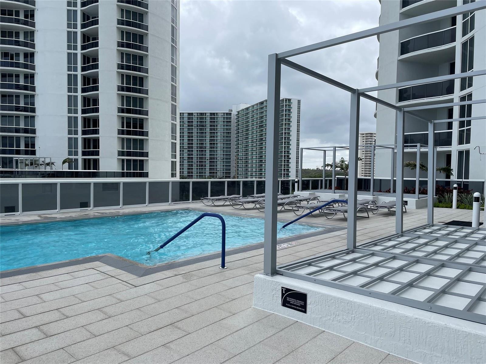 Ver detalles 502 3 / 1979 sq. ft. $ 2026-05-11 0 foto
