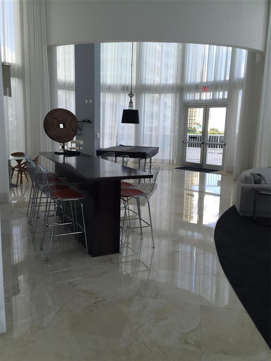 Ver detalles 502 3 / 1979 sq. ft. $ 2026-05-11 0 foto
