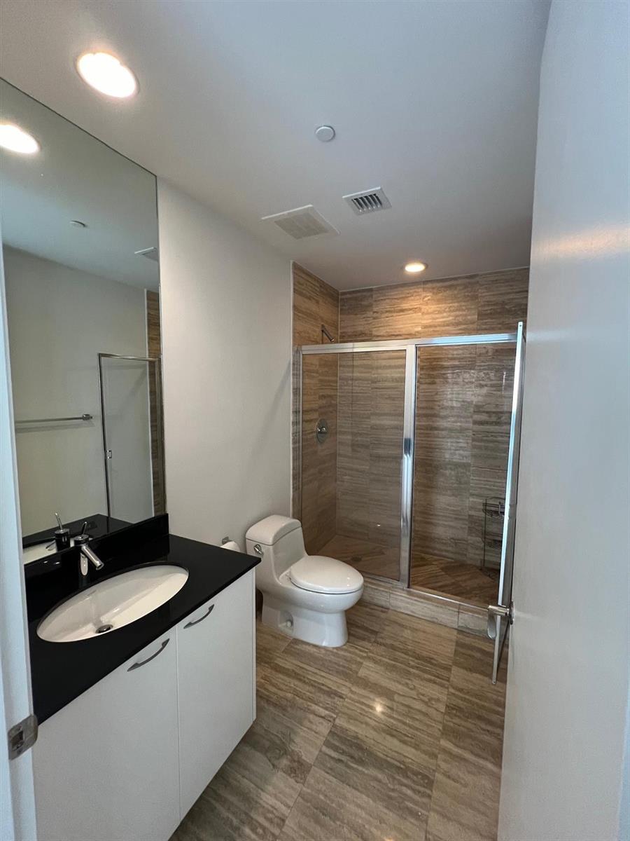 Ver detalles 502 3 / 1979 sq. ft. $ 2026-05-11 0 foto