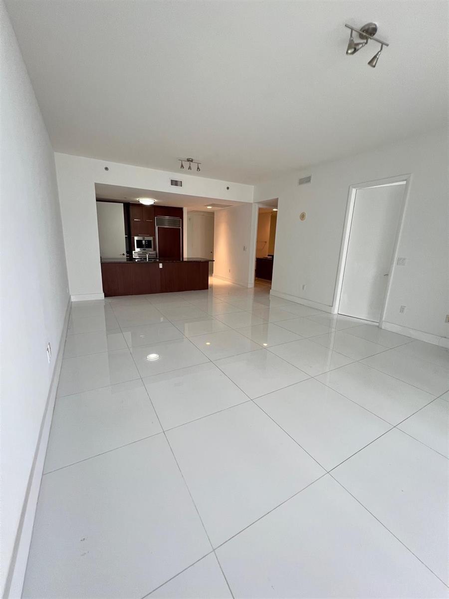 Ver detalles 502 3 / 1979 sq. ft. $ 2026-05-11 0 foto