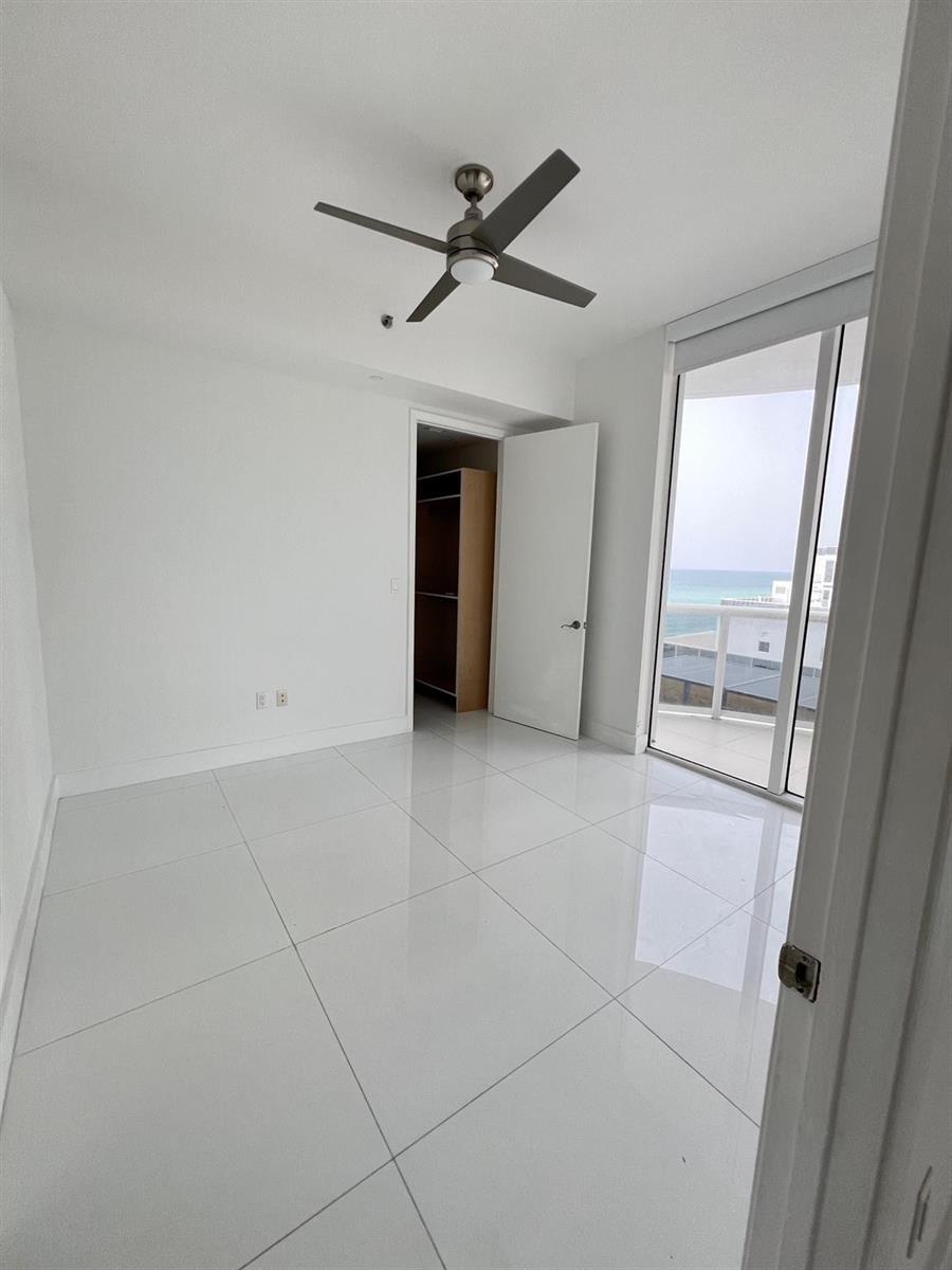 Ver detalles 502 3 / 1979 sq. ft. $ 2026-05-11 0 foto