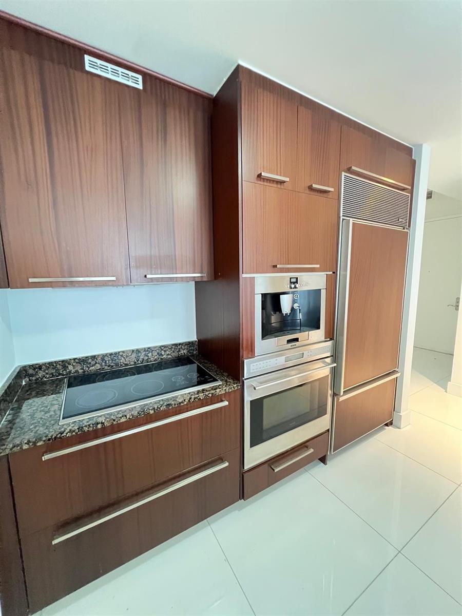 Ver detalles 502 3 / 1979 sq. ft. $ 2026-05-11 0 foto