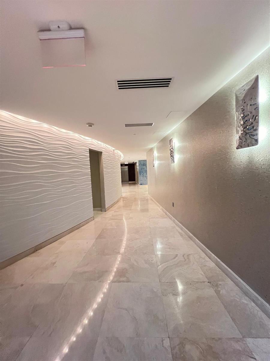 Ver detalles 502 3 / 1979 sq. ft. $ 2026-05-11 0 foto