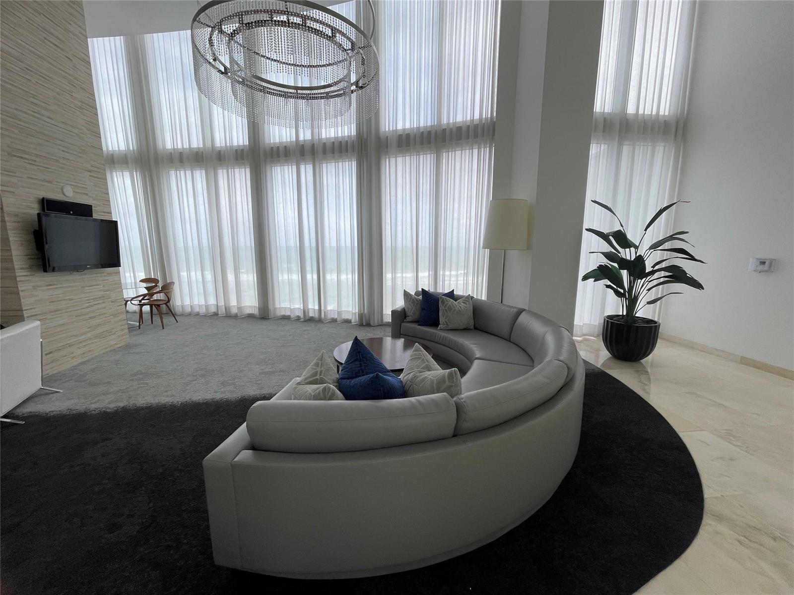 Ver detalles 502 3 / 1979 sq. ft. $ 2026-05-11 0 foto