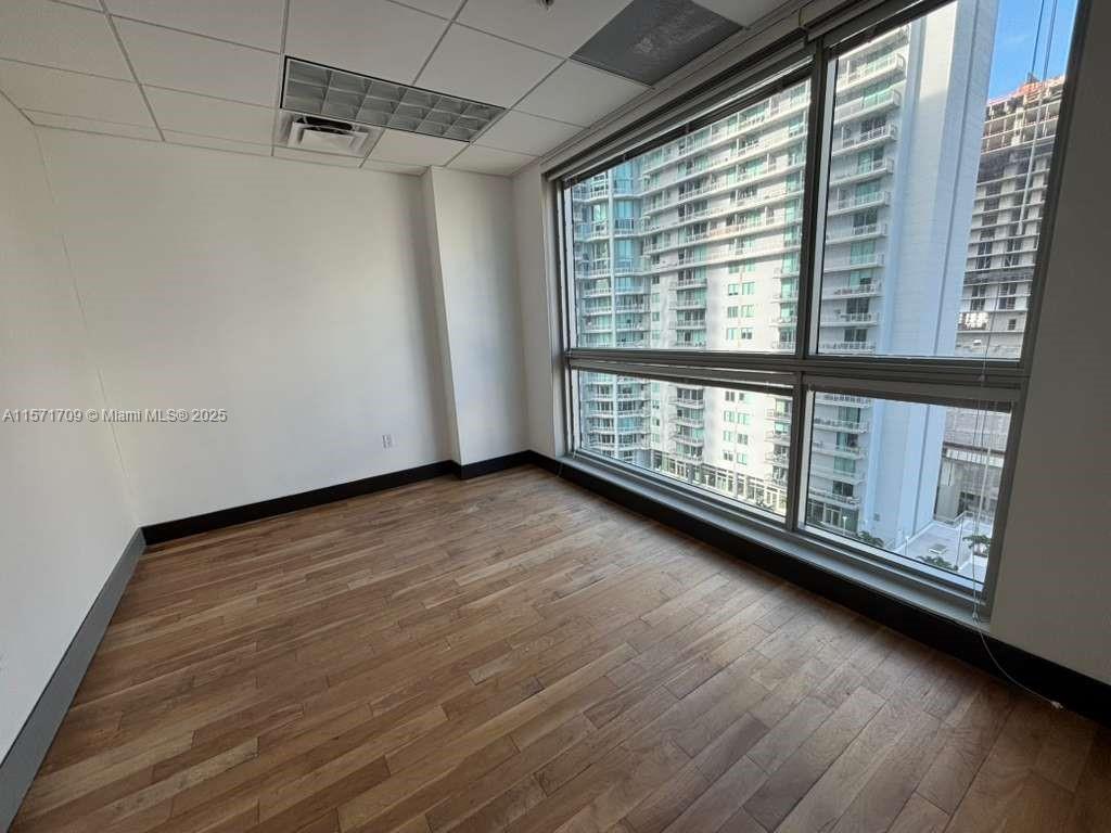 1512 & 1511  /   sq. ft. $ 2025-07-17 0 foto