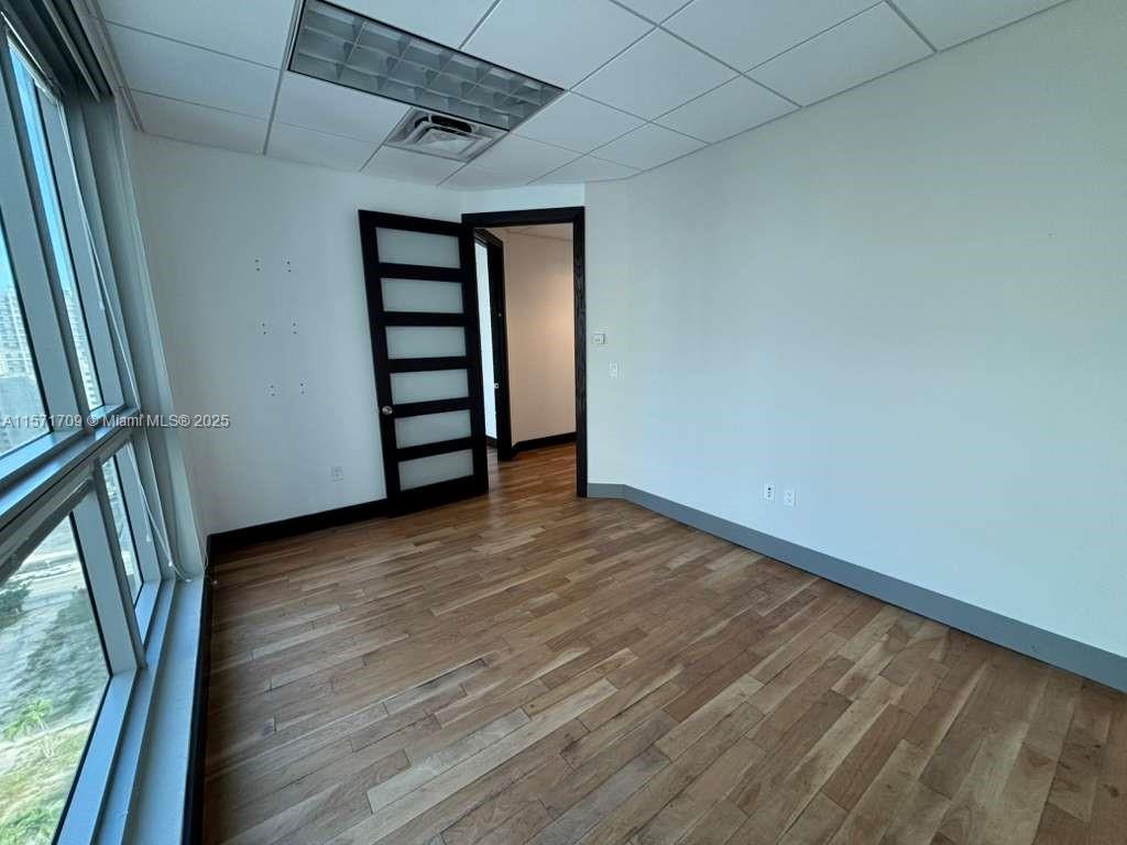 1512 & 1511  /   sq. ft. $ 2025-07-17 0 foto