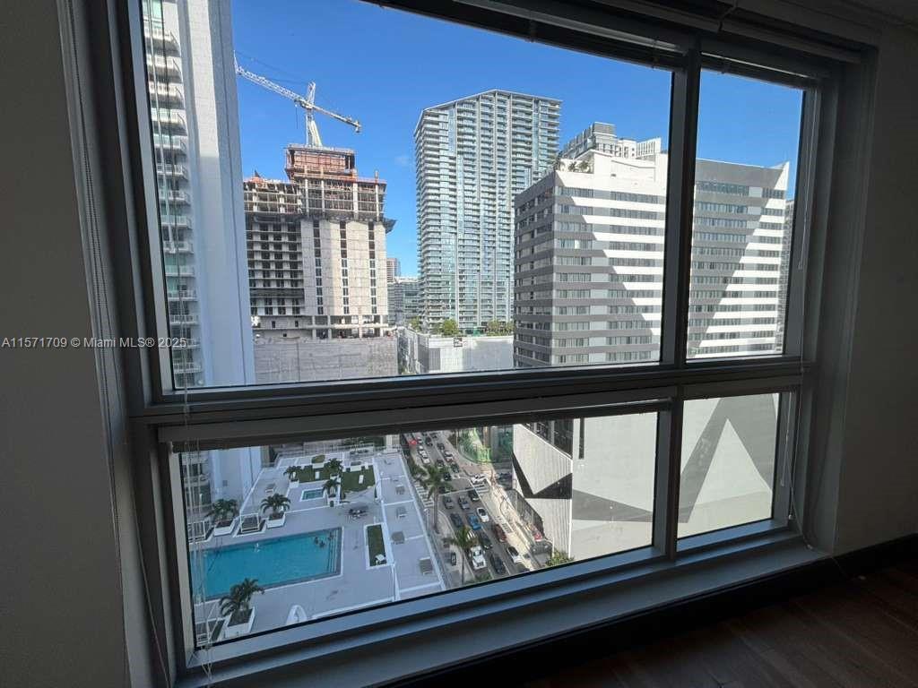 1512 & 1511  /   sq. ft. $ 2025-07-17 0 foto