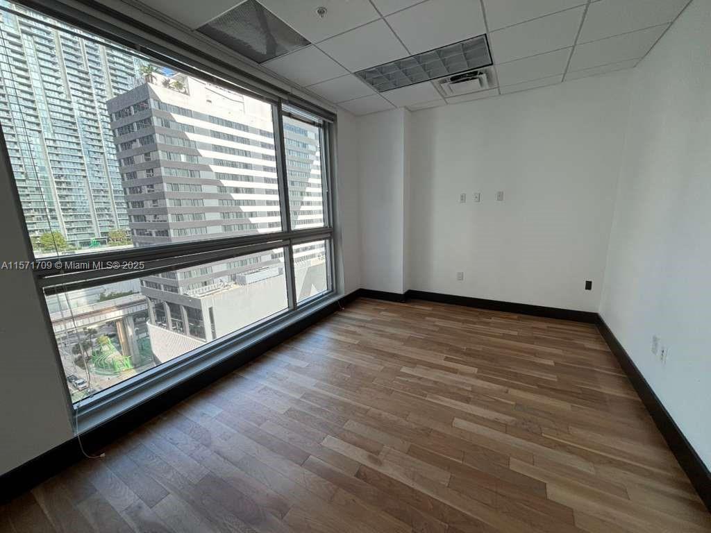 1512 & 1511  /   sq. ft. $ 2025-07-17 0 foto