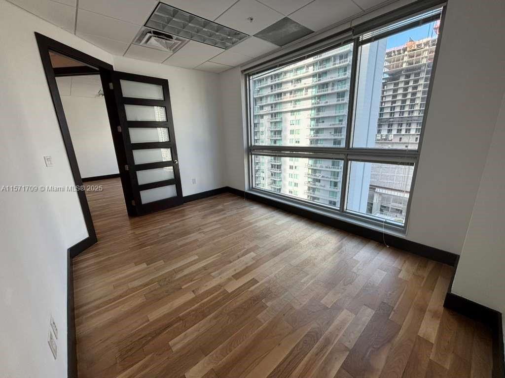 1512 & 1511  /   sq. ft. $ 2025-07-17 0 foto