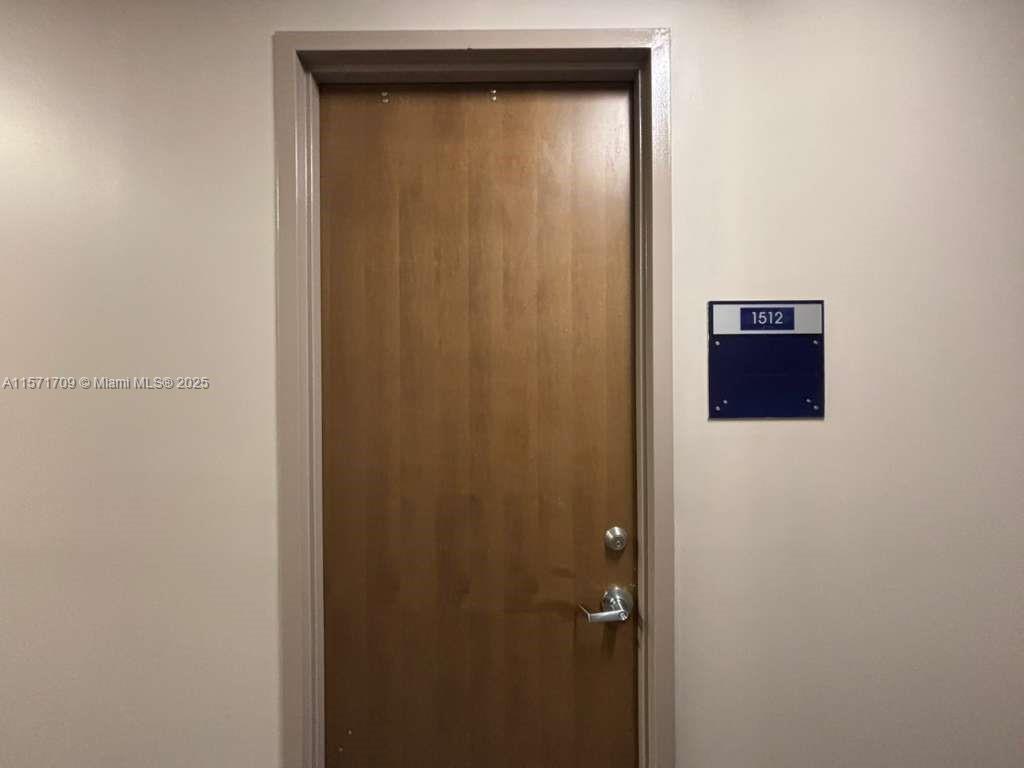 1512 & 1511  /   sq. ft. $ 2025-07-17 0 foto