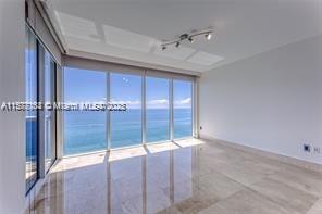See details 3001 3 / 3 2065 sq. ft. $ 2025-10-21 0 Photo