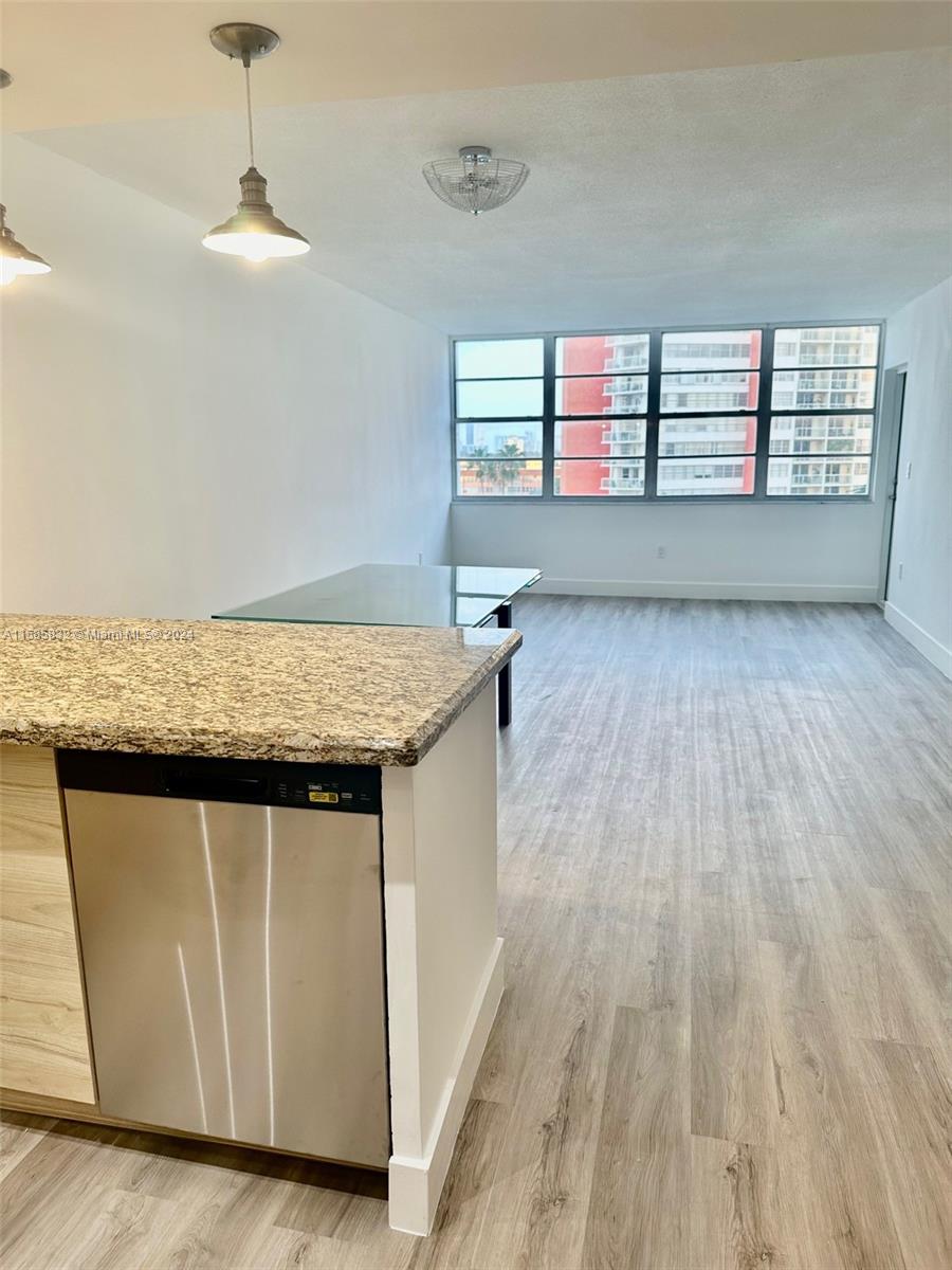 See details 521 W 1 / 1 801 sq. ft. $ 2024-05-11 0 Photo