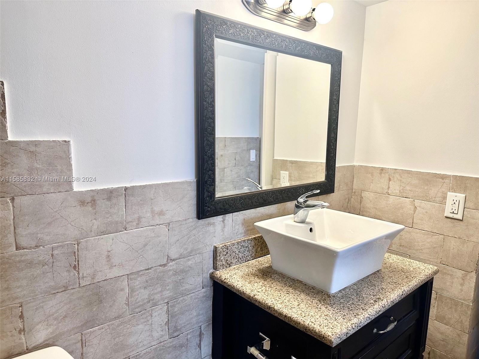 See details 521 W 1 / 1 801 sq. ft. $ 2024-05-11 0 Photo