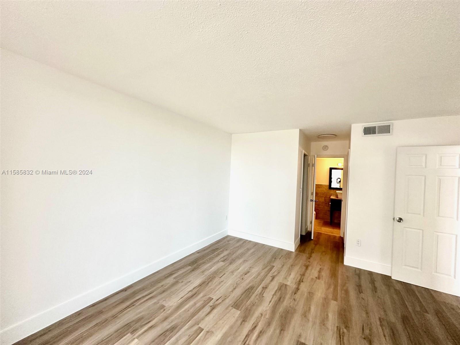 See details 521 W 1 / 1 801 sq. ft. $ 2024-05-11 0 Photo