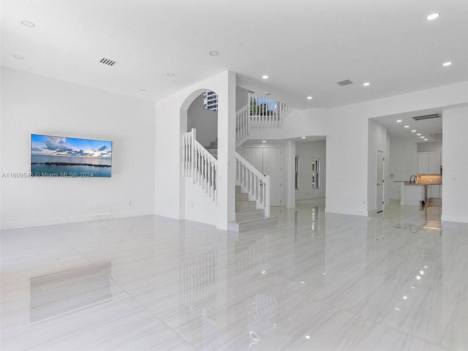 Photo of 21301 38th Ave  (21301), Aventura, Florida, 33180 - Living area