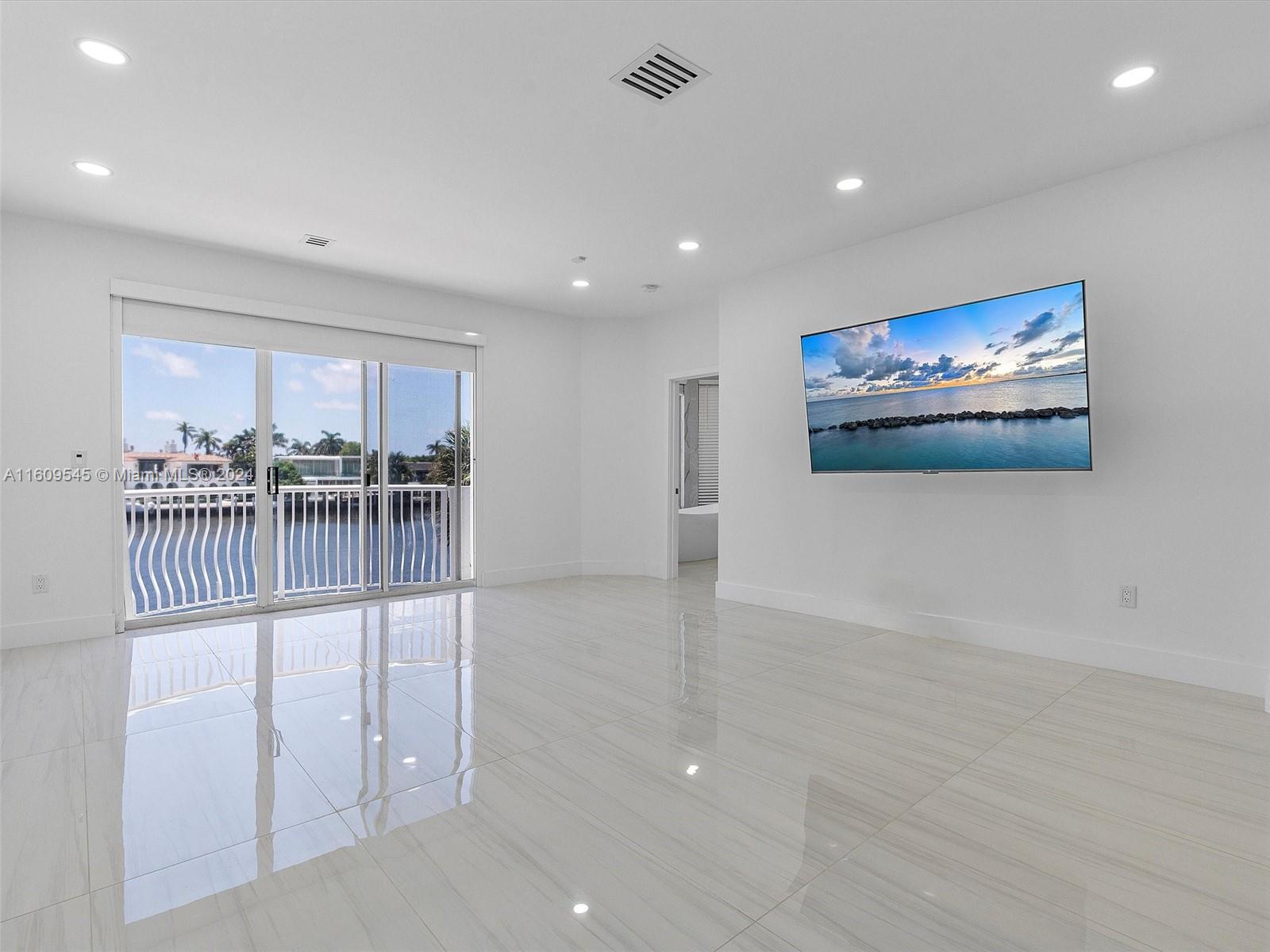 Photo of 21301 38th Ave  (21301), Aventura, Florida, 33180 - Master Bedroom