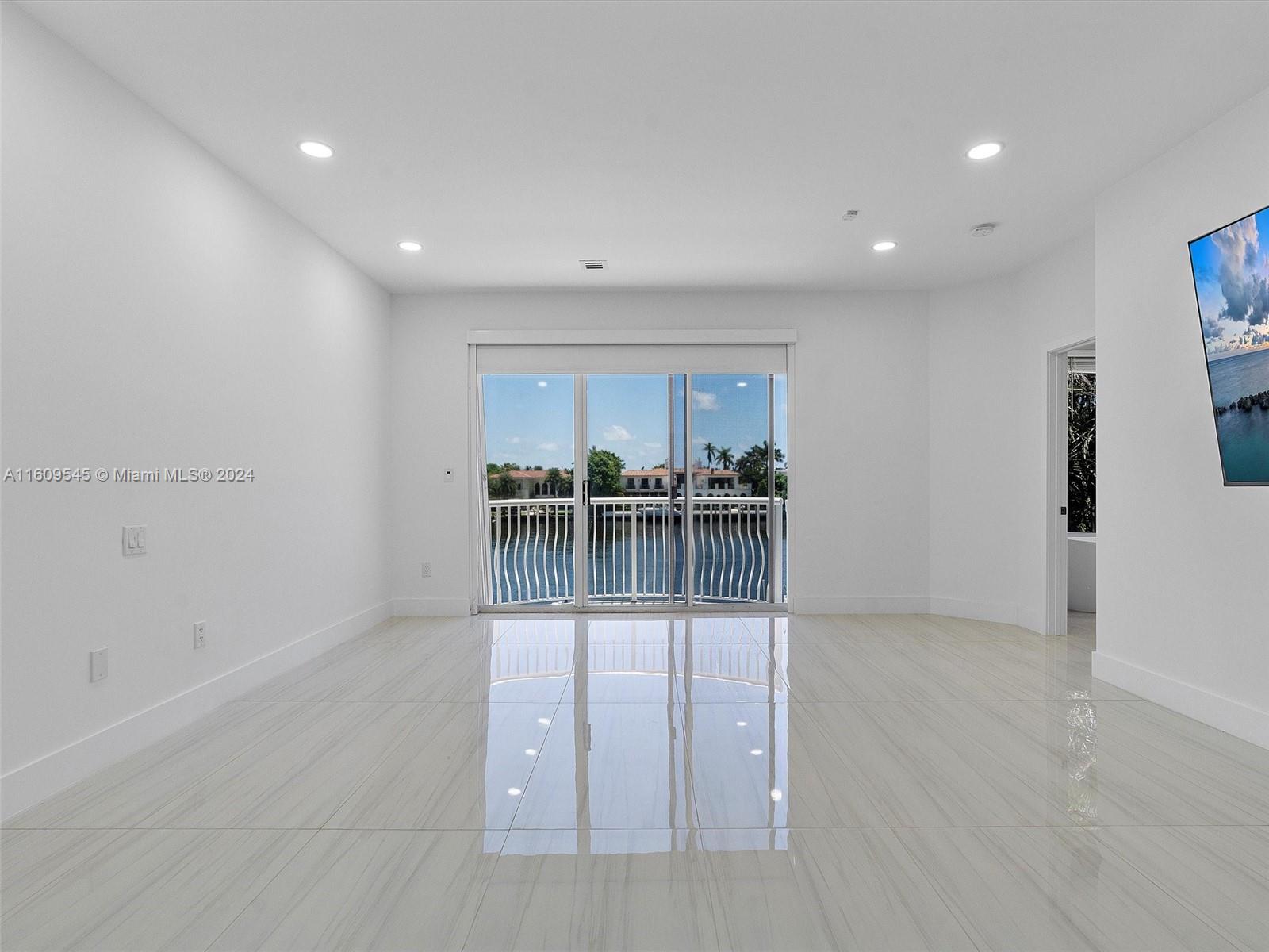 Photo of 21301 38th Ave  (21301), Aventura, Florida, 33180 - Master Bedroom