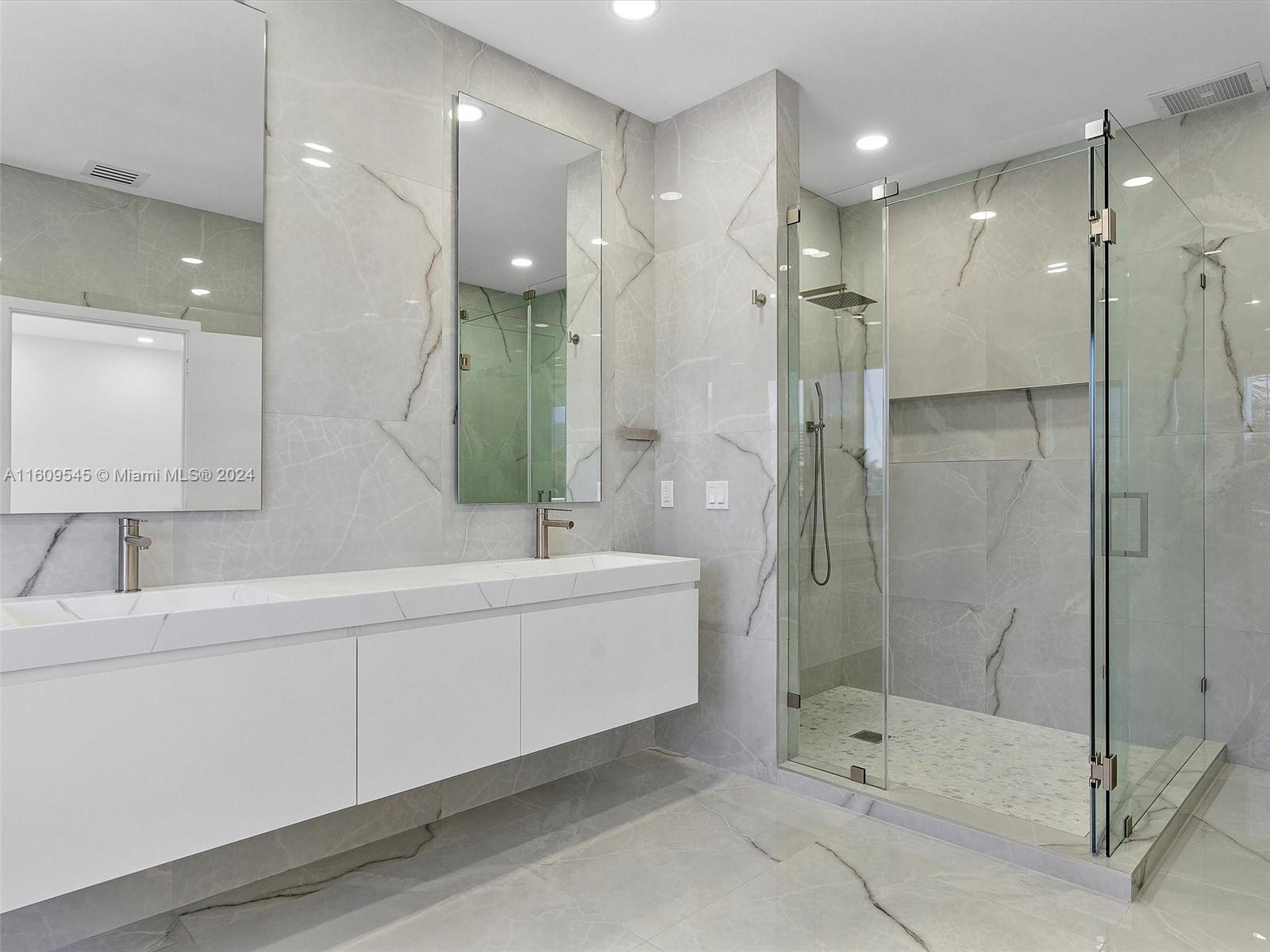 Photo of 21301 38th Ave  (21301), Aventura, Florida, 33180 - Master Bathroom