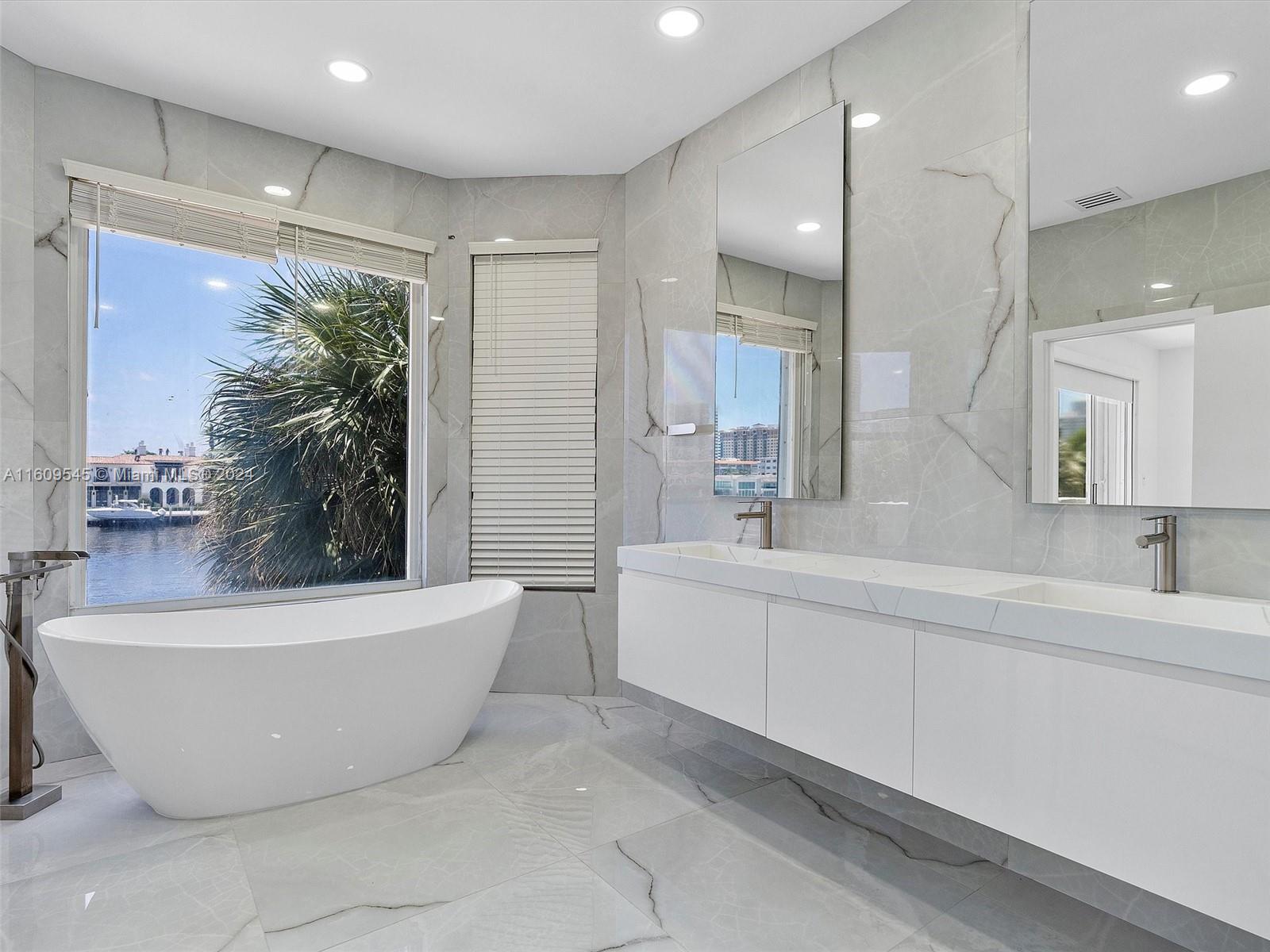 Photo of 21301 38th Ave  (21301), Aventura, Florida, 33180 - Master Bathroom