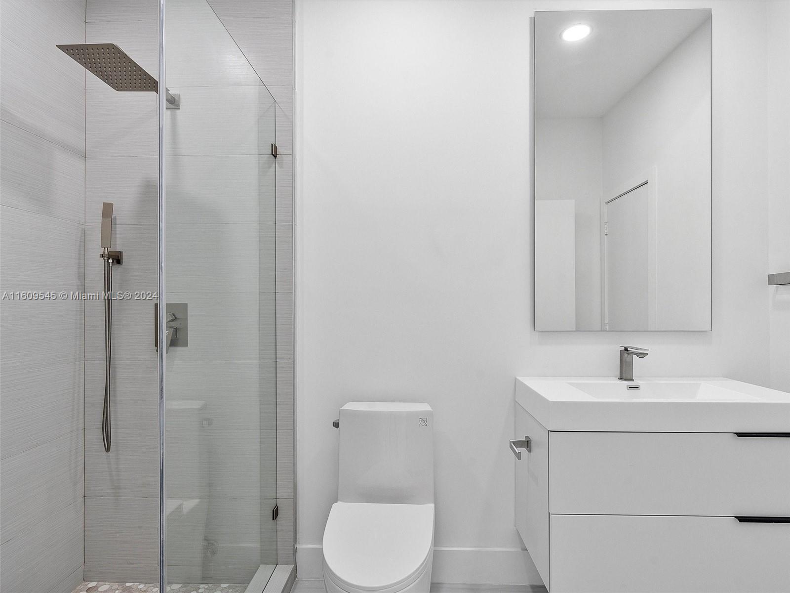 Photo of 21301 38th Ave  (21301), Aventura, Florida, 33180 - Bathroom #2