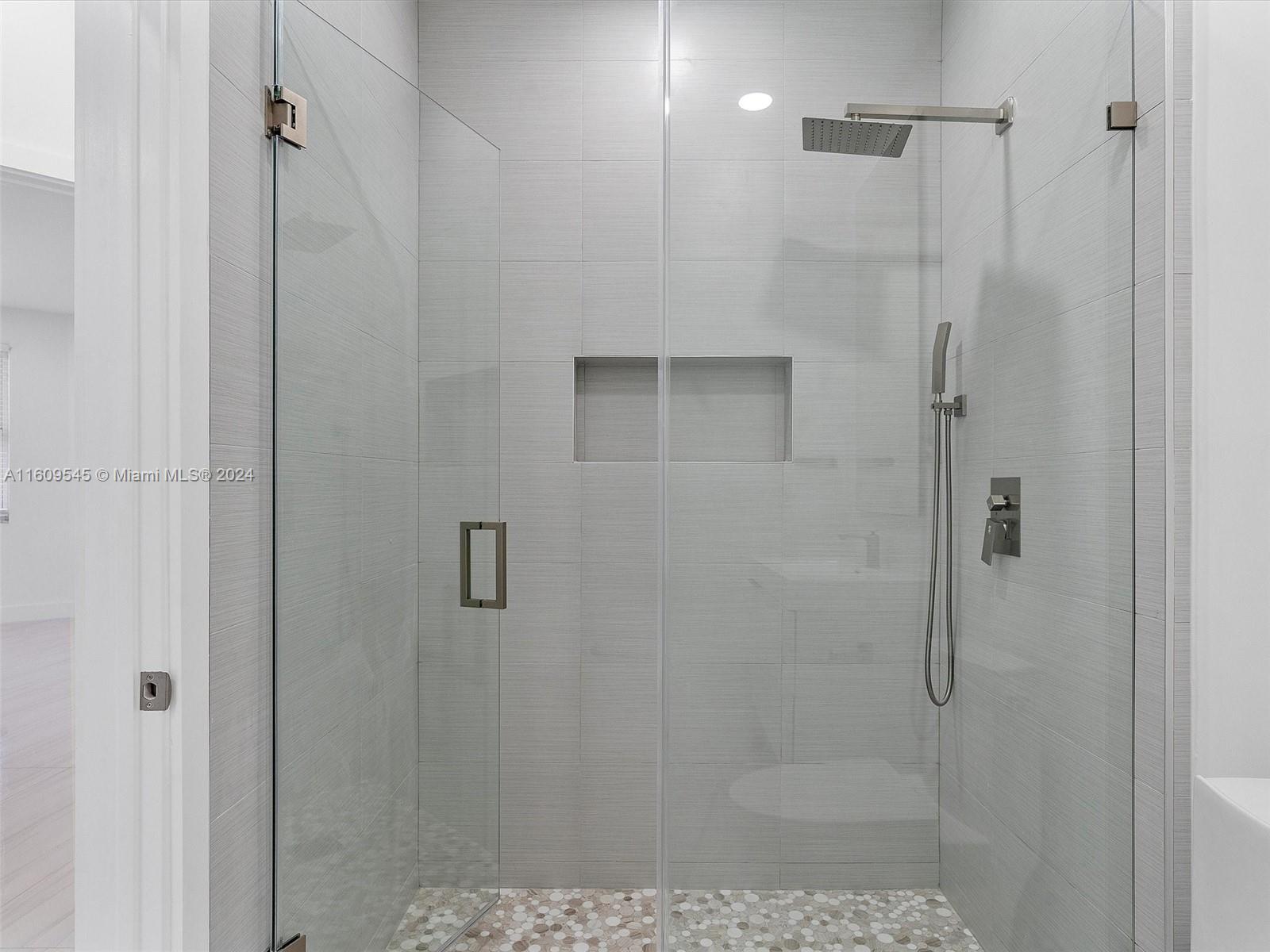 Photo of 21301 38th Ave  (21301), Aventura, Florida, 33180 - Bathroom #2