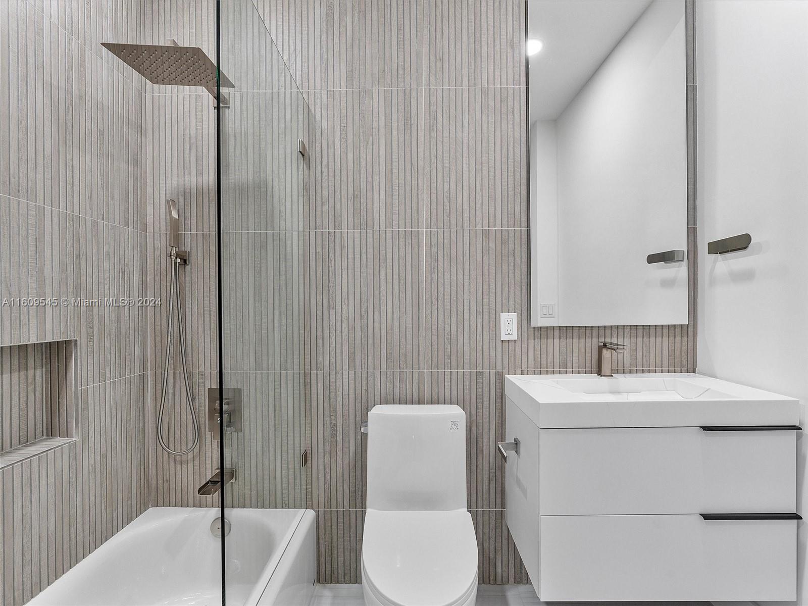 Photo of 21301 38th Ave  (21301), Aventura, Florida, 33180 - Bathroom #3