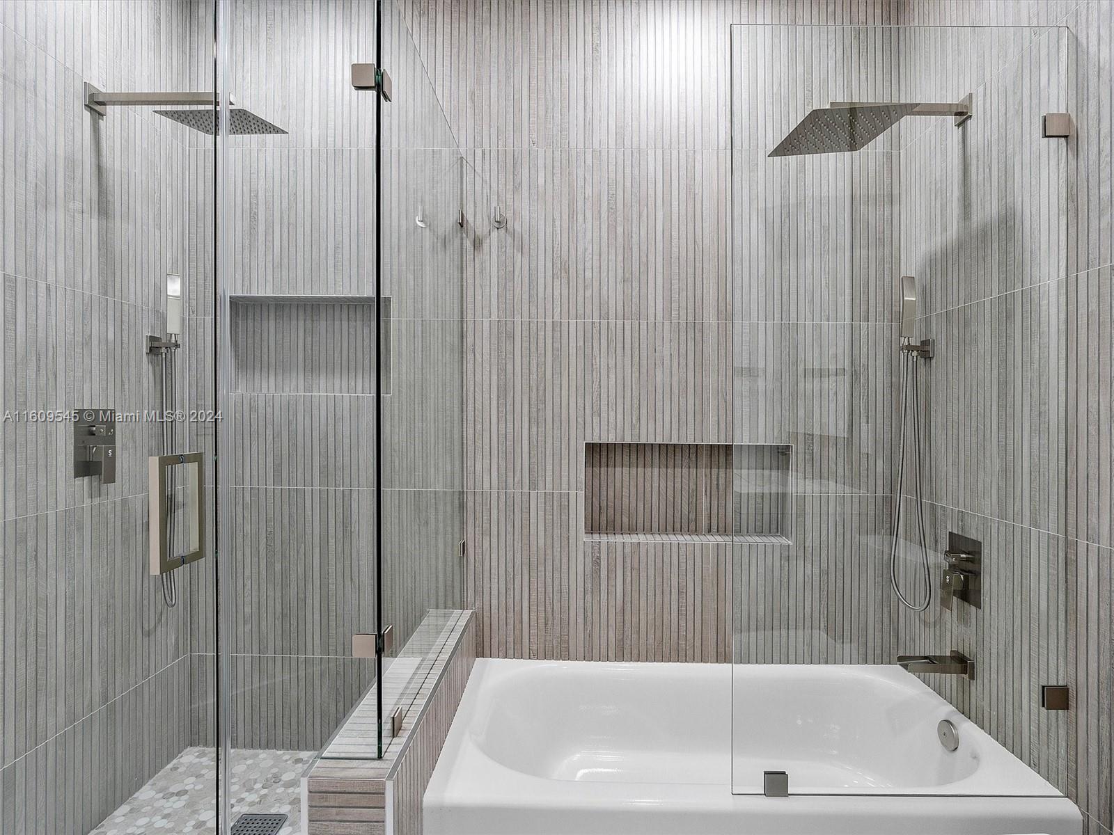 Photo of 21301 38th Ave  (21301), Aventura, Florida, 33180 - Bathroom #3