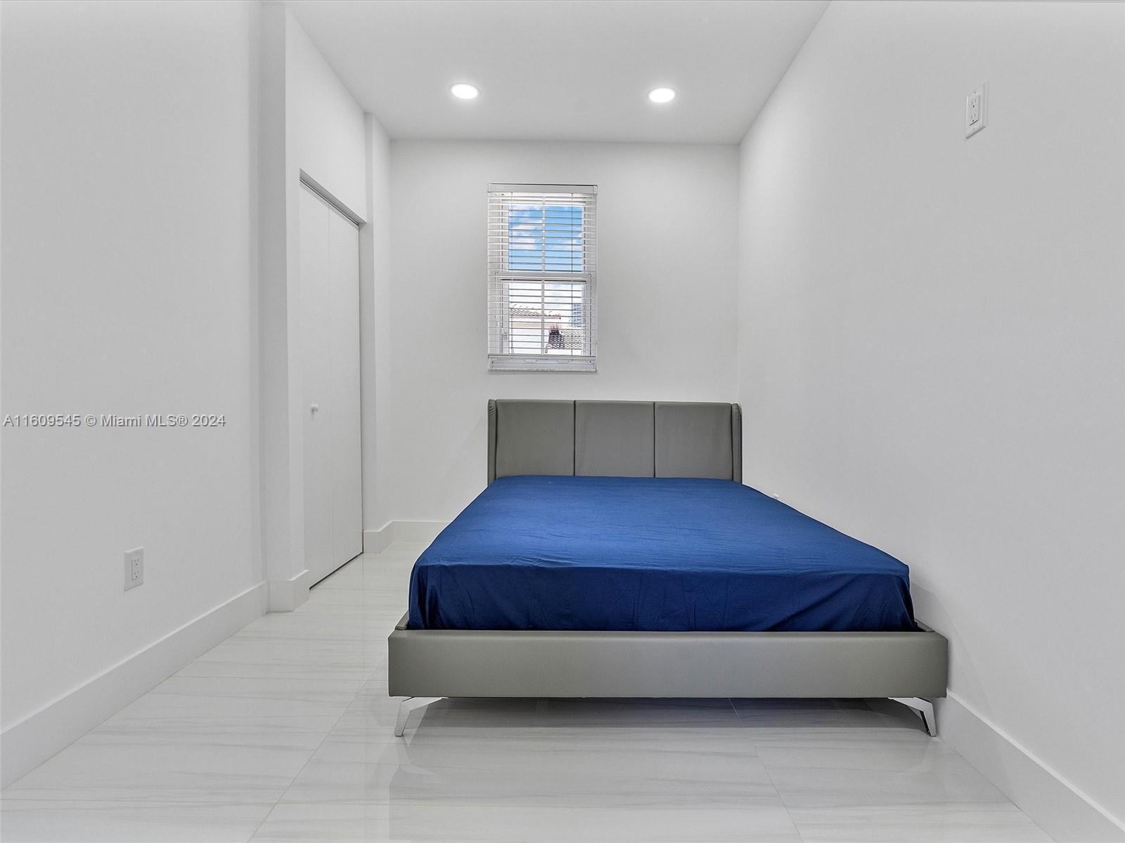 Photo of 21301 38th Ave  (21301), Aventura, Florida, 33180 - Guest House Bedroom #4