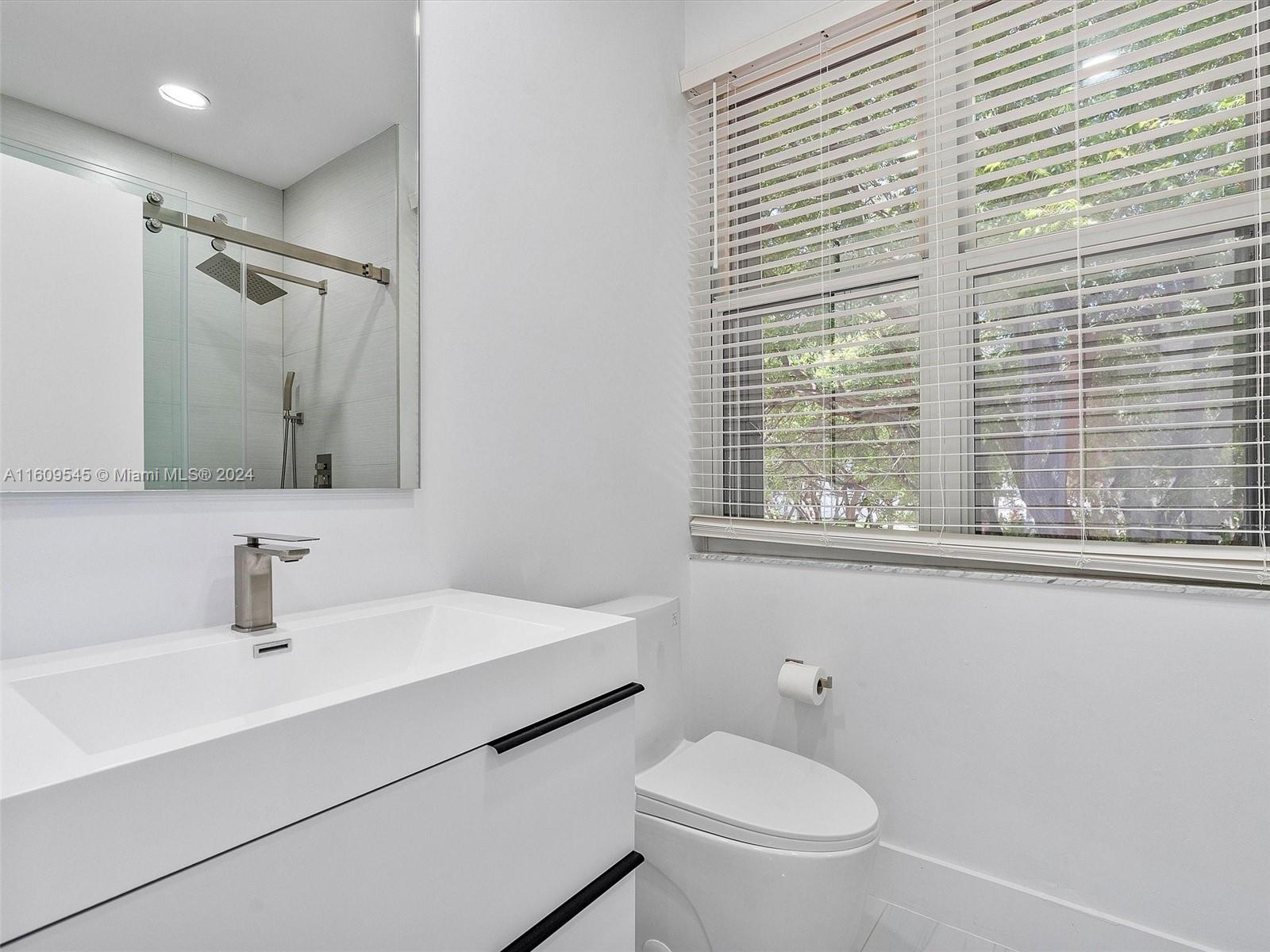 Photo of 21301 38th Ave  (21301), Aventura, Florida, 33180 - Guest House bath