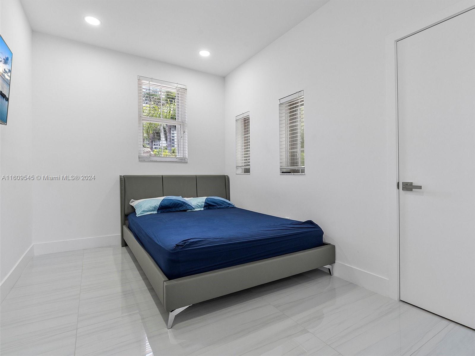 Photo of 21301 38th Ave  (21301), Aventura, Florida, 33180 - Guest House Bedroom #5