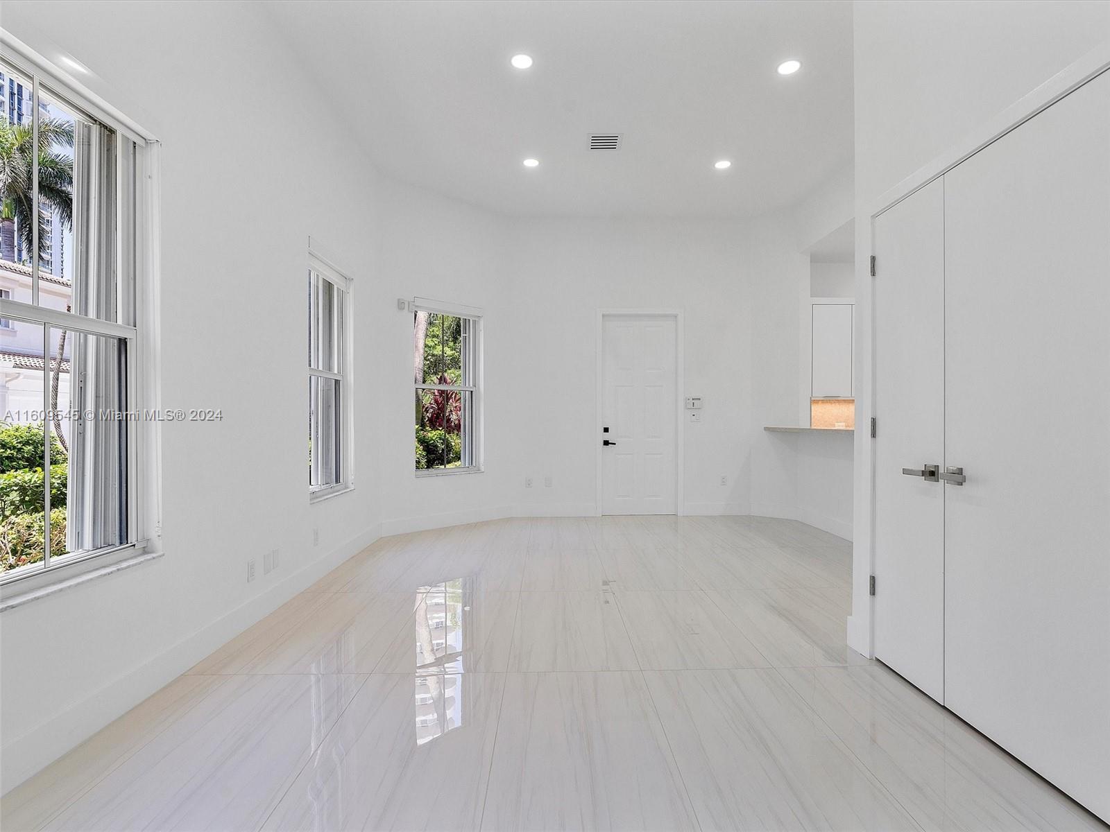 Photo of 21301 38th Ave  (21301), Aventura, Florida, 33180 - 
