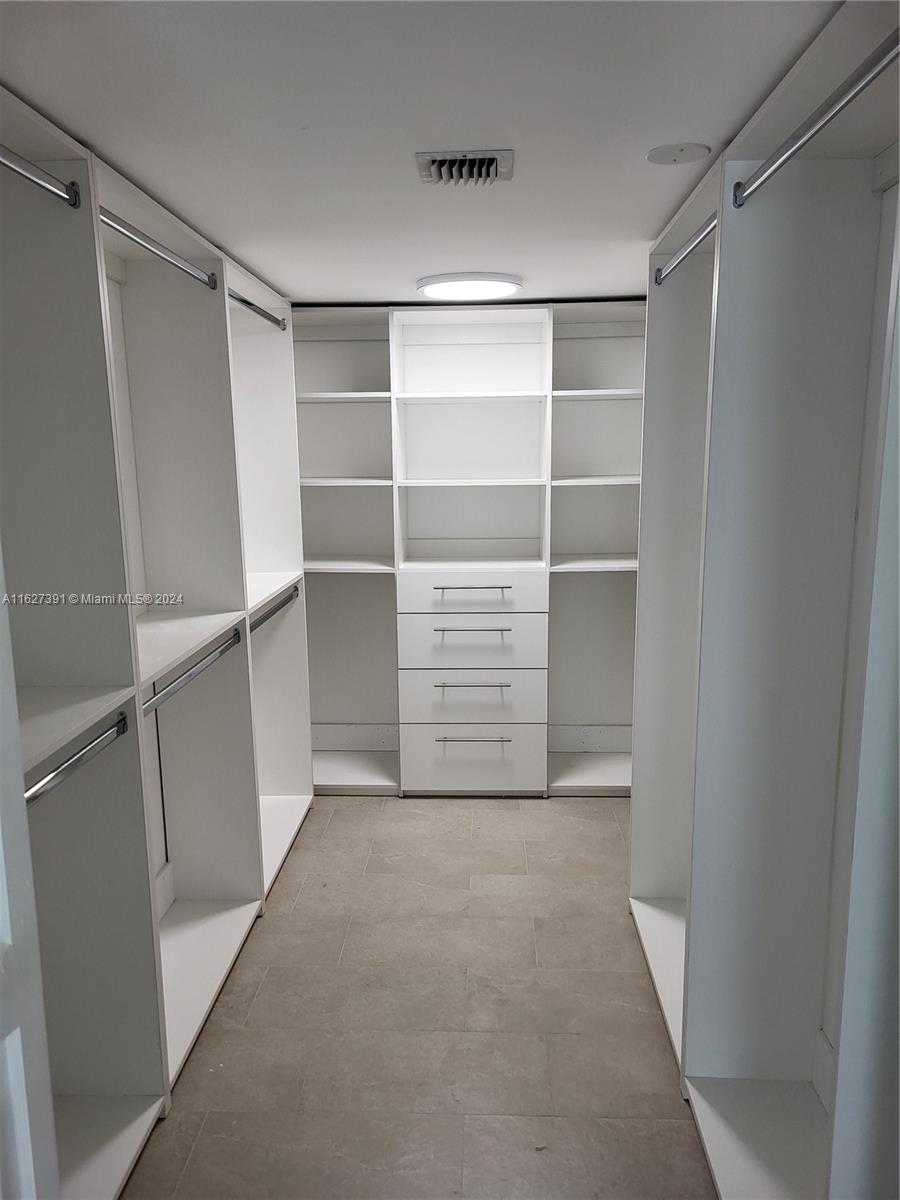 walking closet