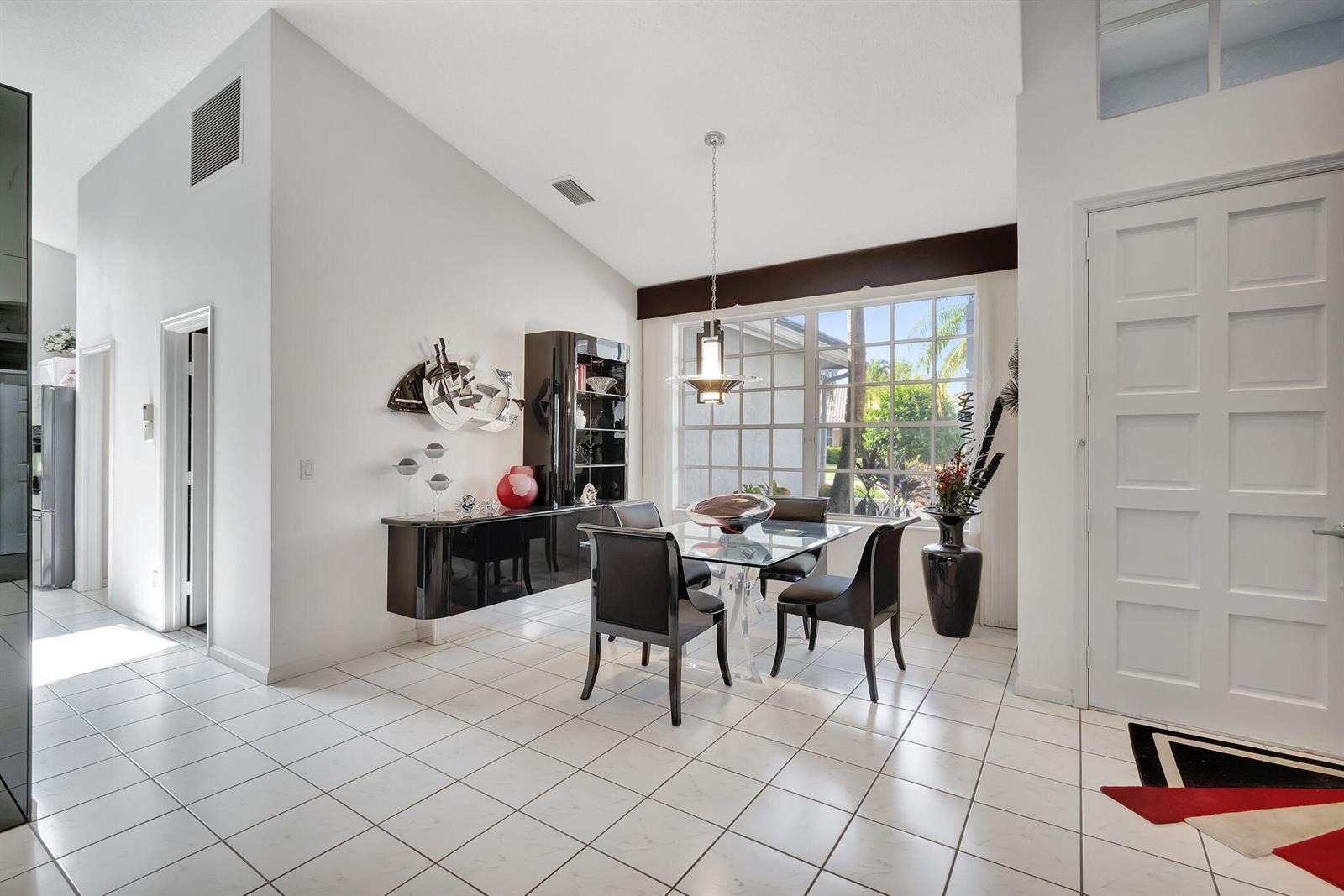 See details 7791 3 / 2556 sq. ft. $ 2026-07-14 0 Photo