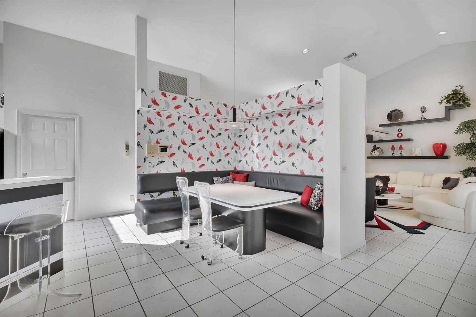 See details 7791 3 / 2556 sq. ft. $ 2026-07-14 0 Photo