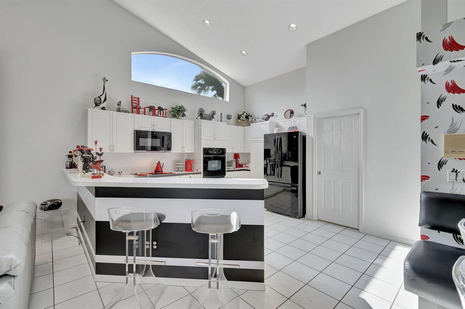 See details 7791 3 / 2556 sq. ft. $ 2026-07-14 0 Photo