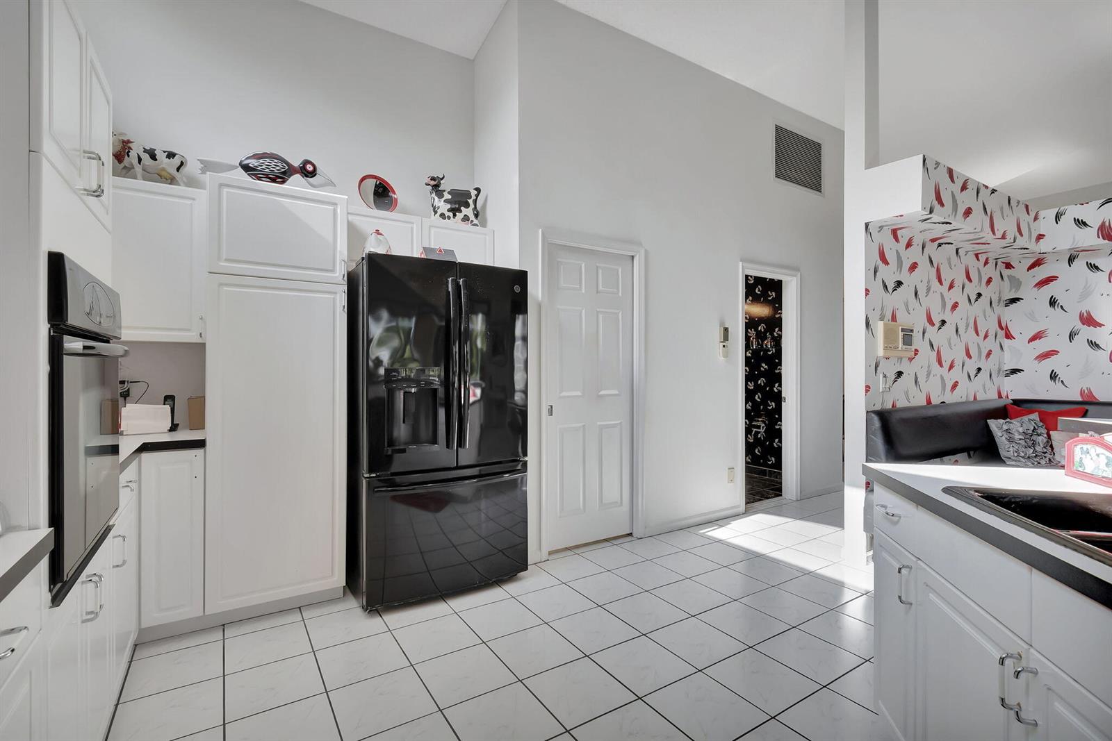 See details 7791 3 / 2556 sq. ft. $ 2026-07-14 0 Photo