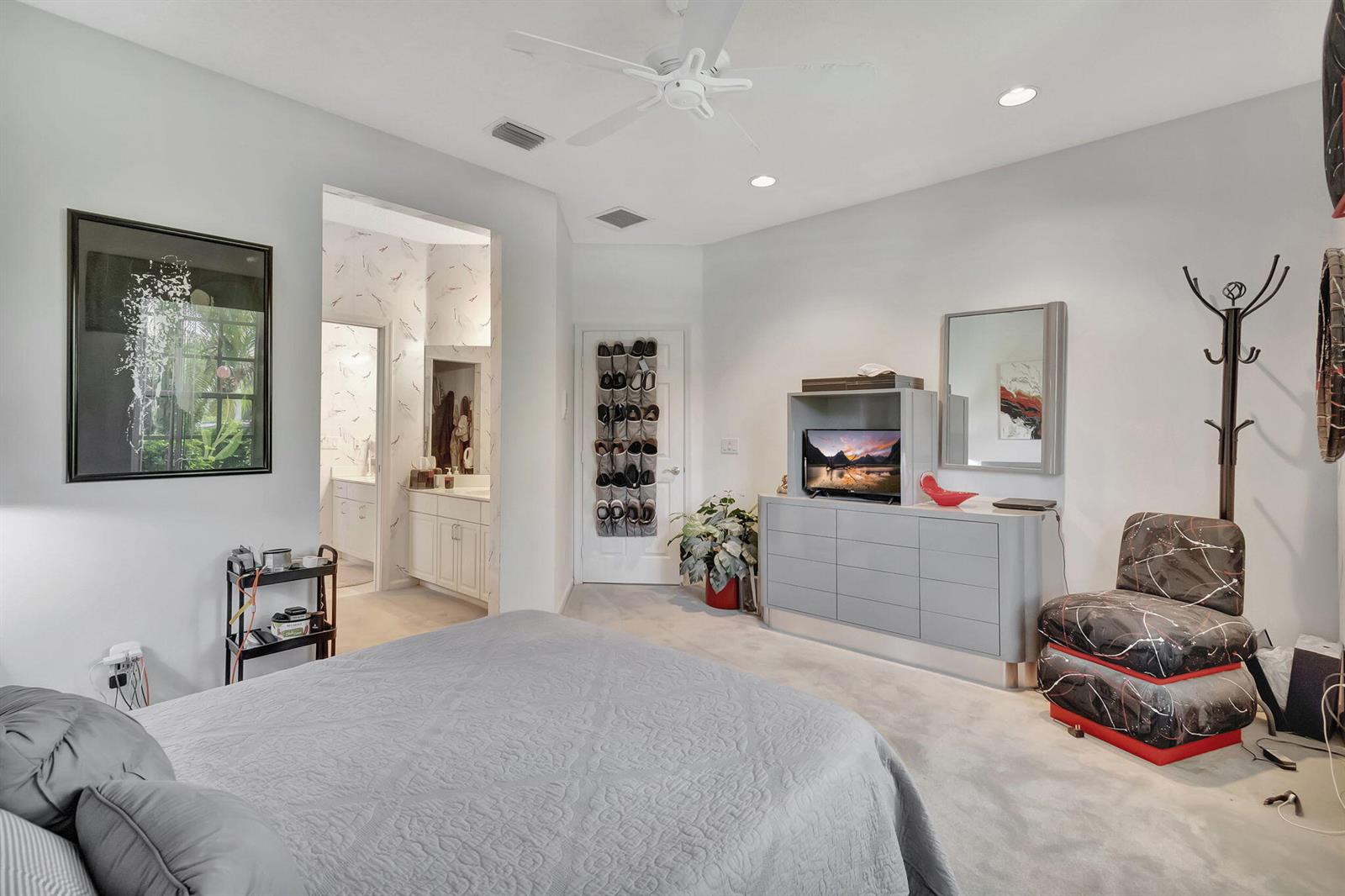 See details 7791 3 / 2556 sq. ft. $ 2026-07-14 0 Photo