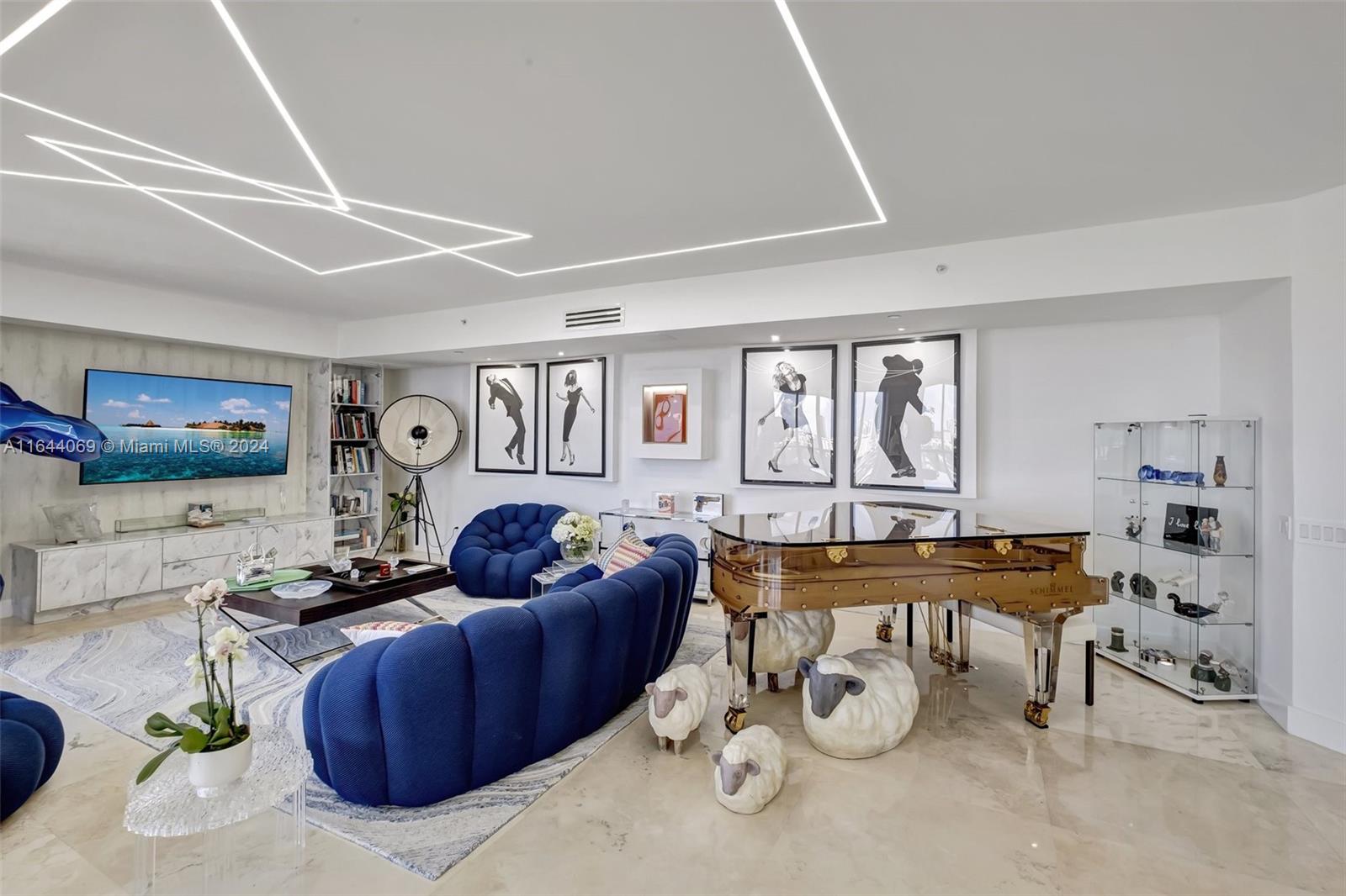 Photo of 21200 Point Pl  #1204, Aventura, Florida, 33180 - 