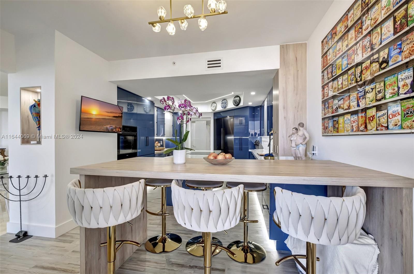 Photo of 21200 Point Pl  #1204, Aventura, Florida, 33180 - 
