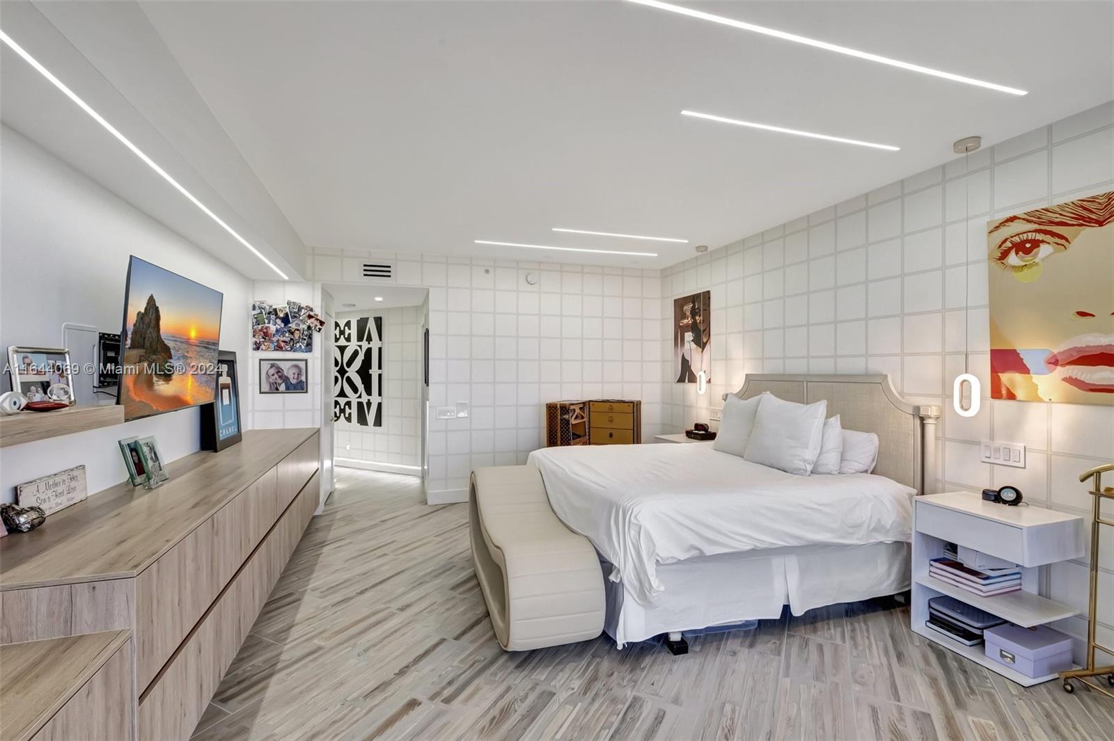 Photo of 21200 Point Pl  #1204, Aventura, Florida, 33180 - 