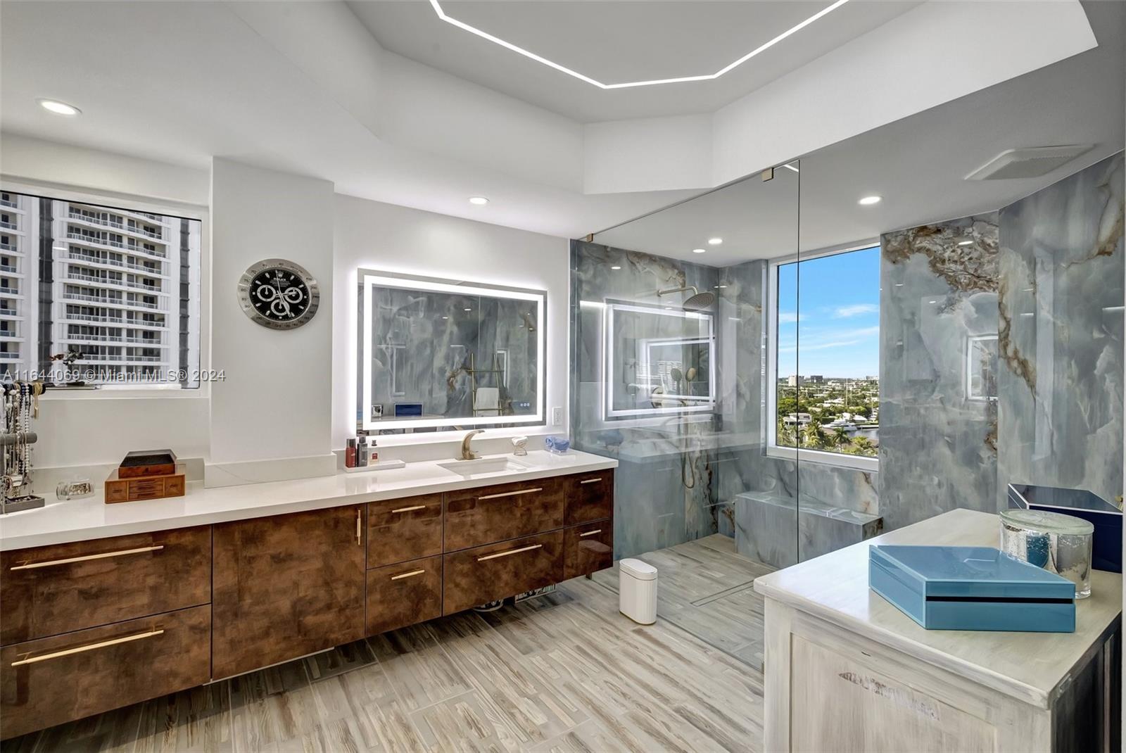 Photo of 21200 Point Pl  #1204, Aventura, Florida, 33180 - 