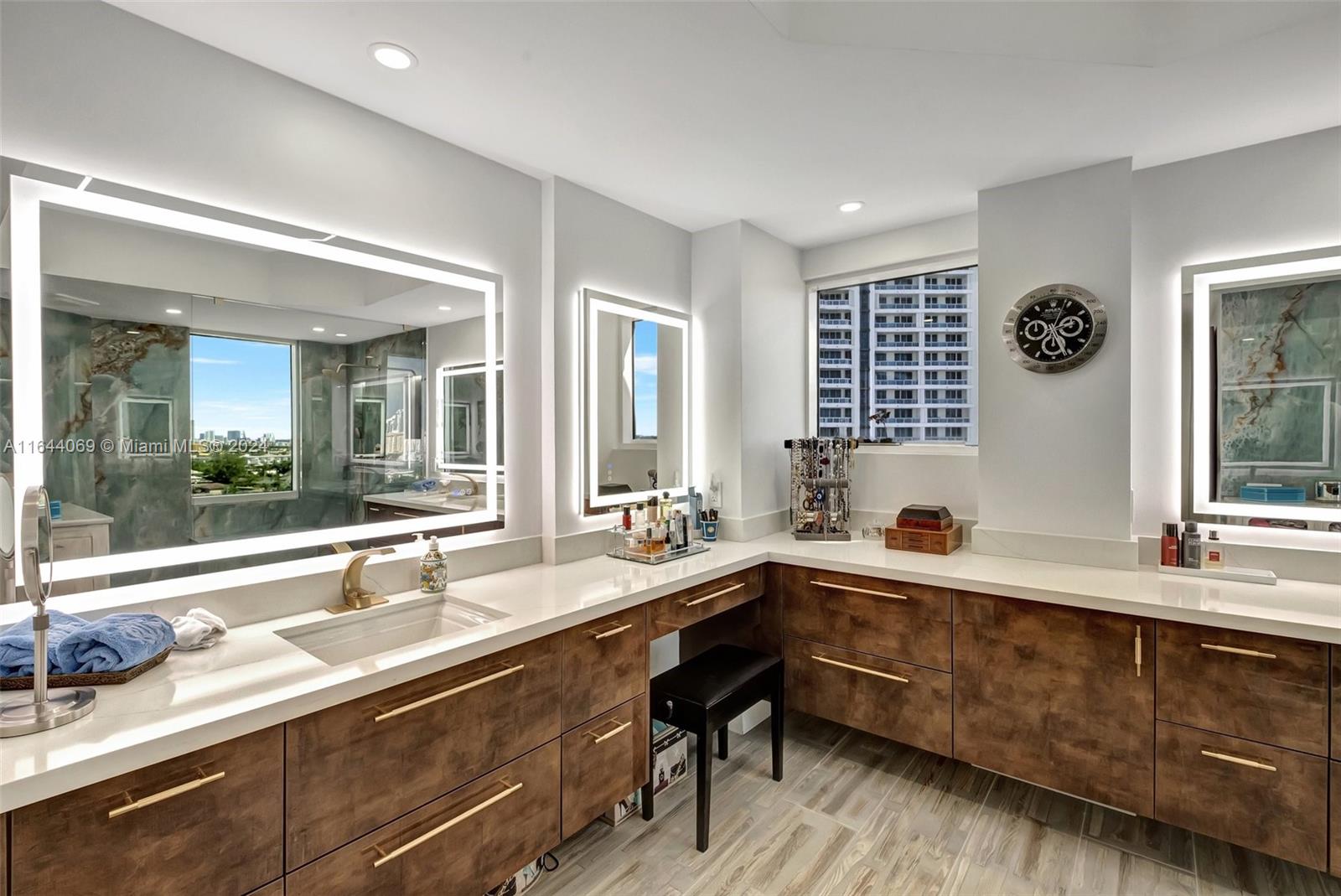 Photo of 21200 Point Pl  #1204, Aventura, Florida, 33180 - 