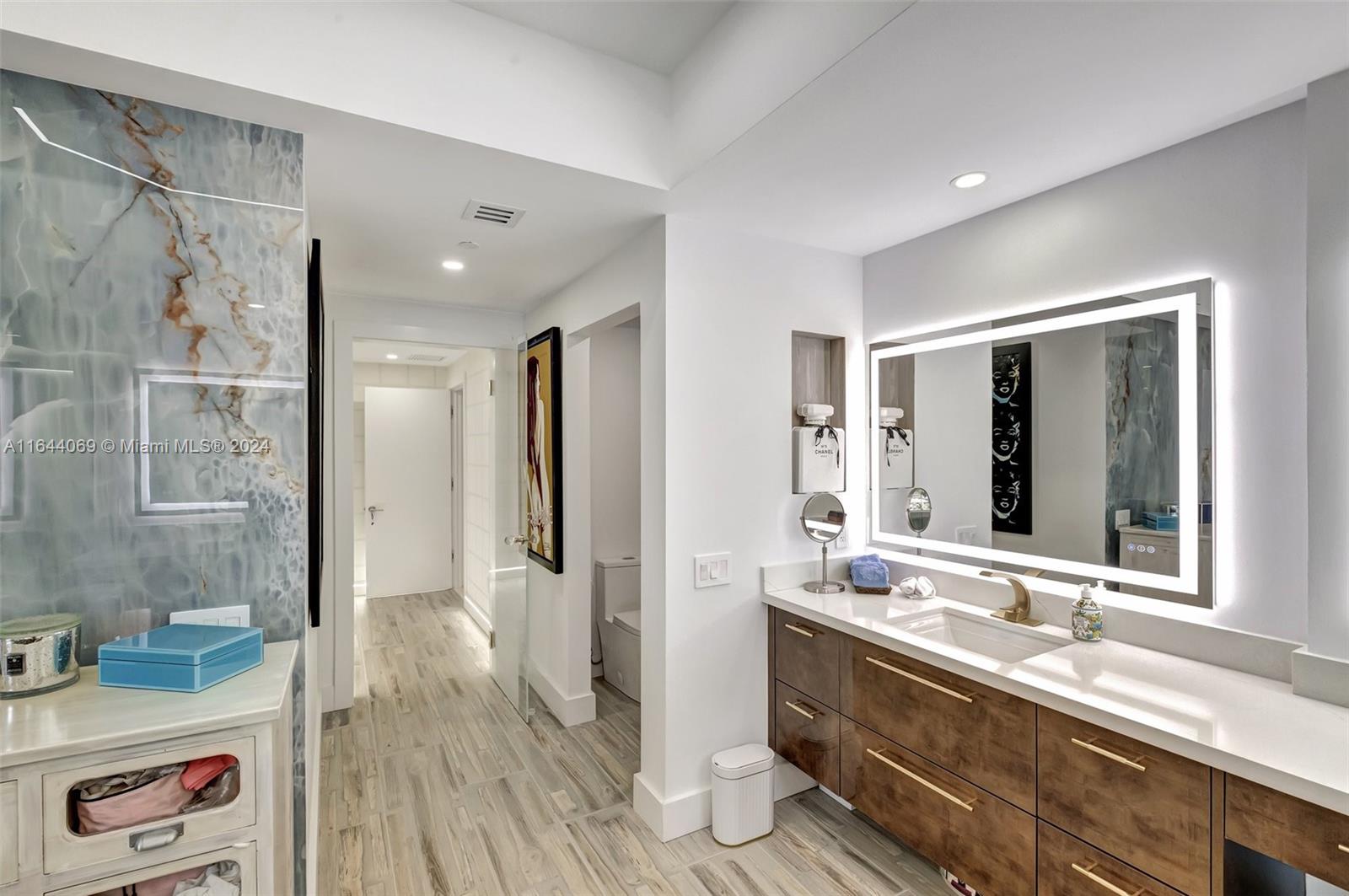 Photo of 21200 Point Pl  #1204, Aventura, Florida, 33180 - 