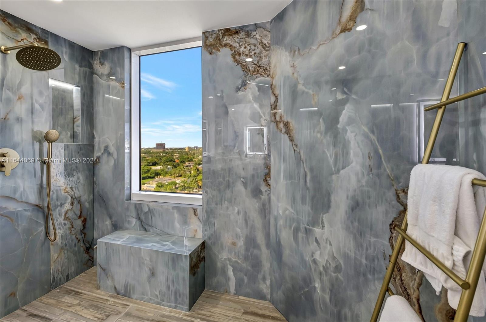 Photo of 21200 Point Pl  #1204, Aventura, Florida, 33180 - 