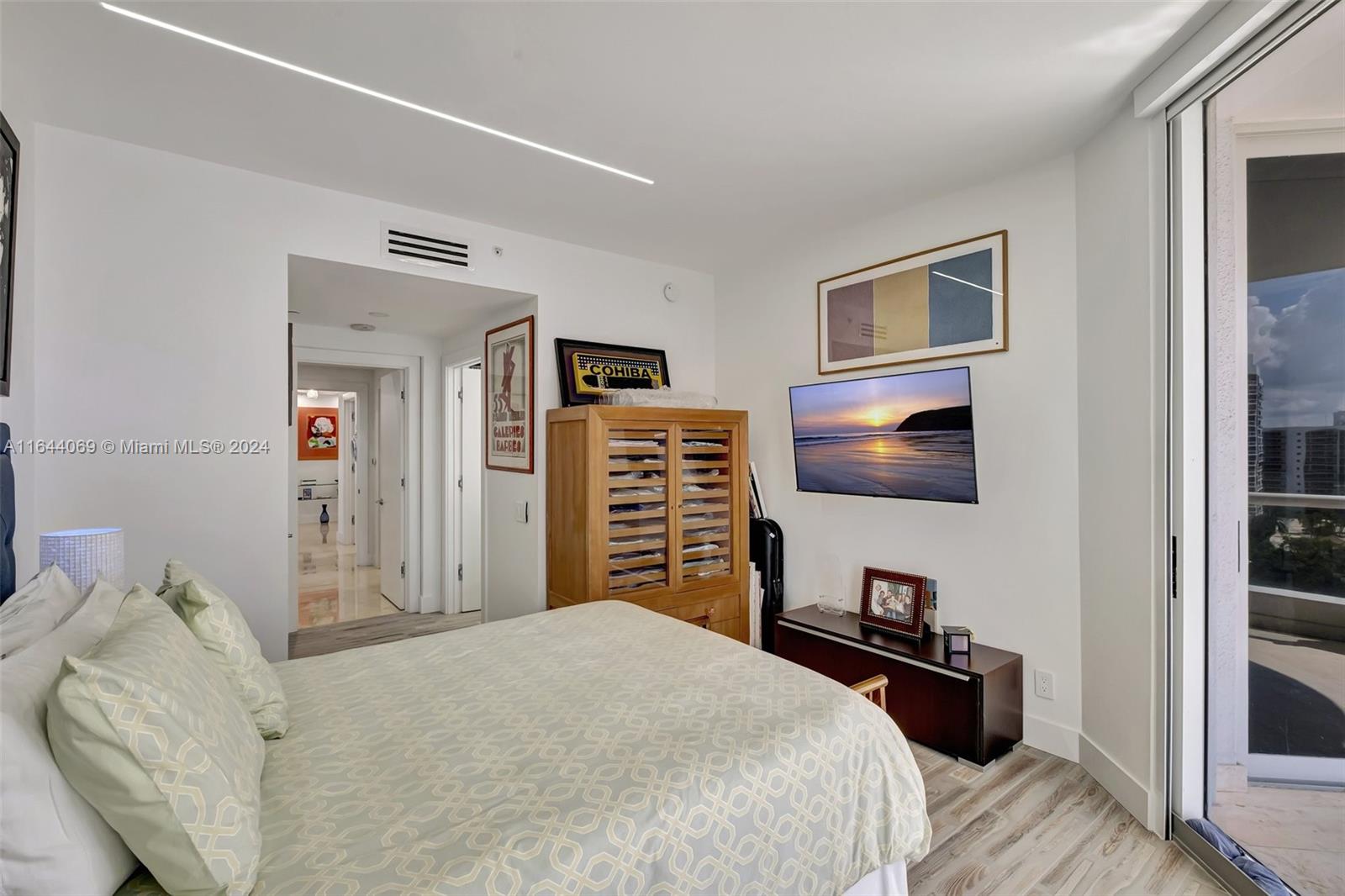 Photo of 21200 Point Pl  #1204, Aventura, Florida, 33180 - 