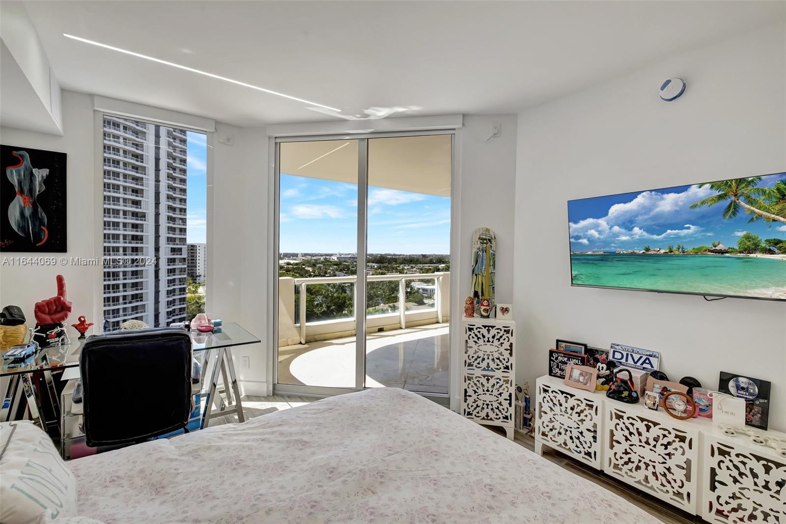 Photo of 21200 Point Pl  #1204, Aventura, Florida, 33180 - 