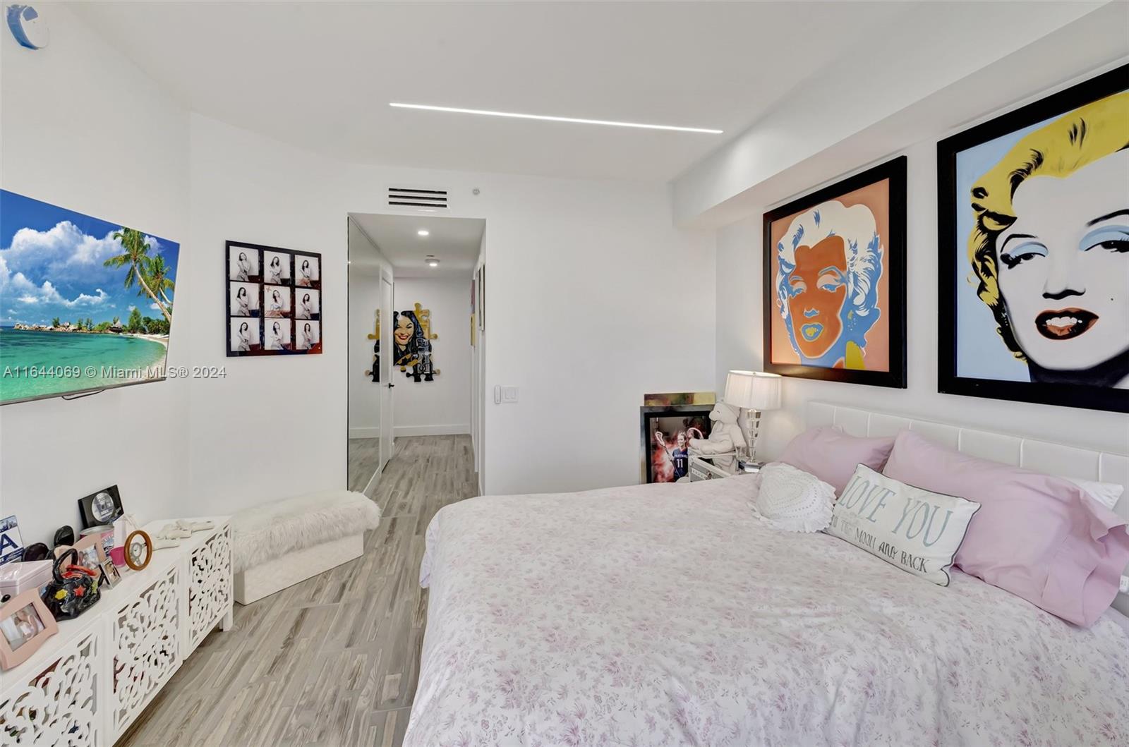 Photo of 21200 Point Pl  #1204, Aventura, Florida, 33180 - 