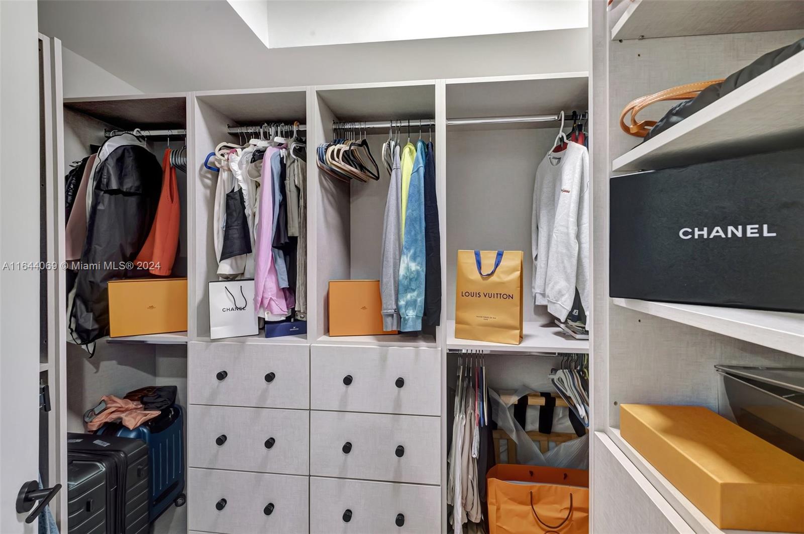 Photo of 21200 Point Pl  #1204, Aventura, Florida, 33180 - 